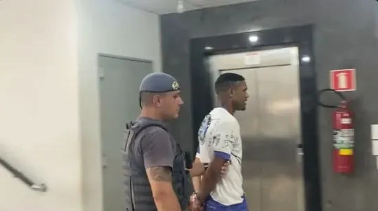Homem foi preso logo após o crime