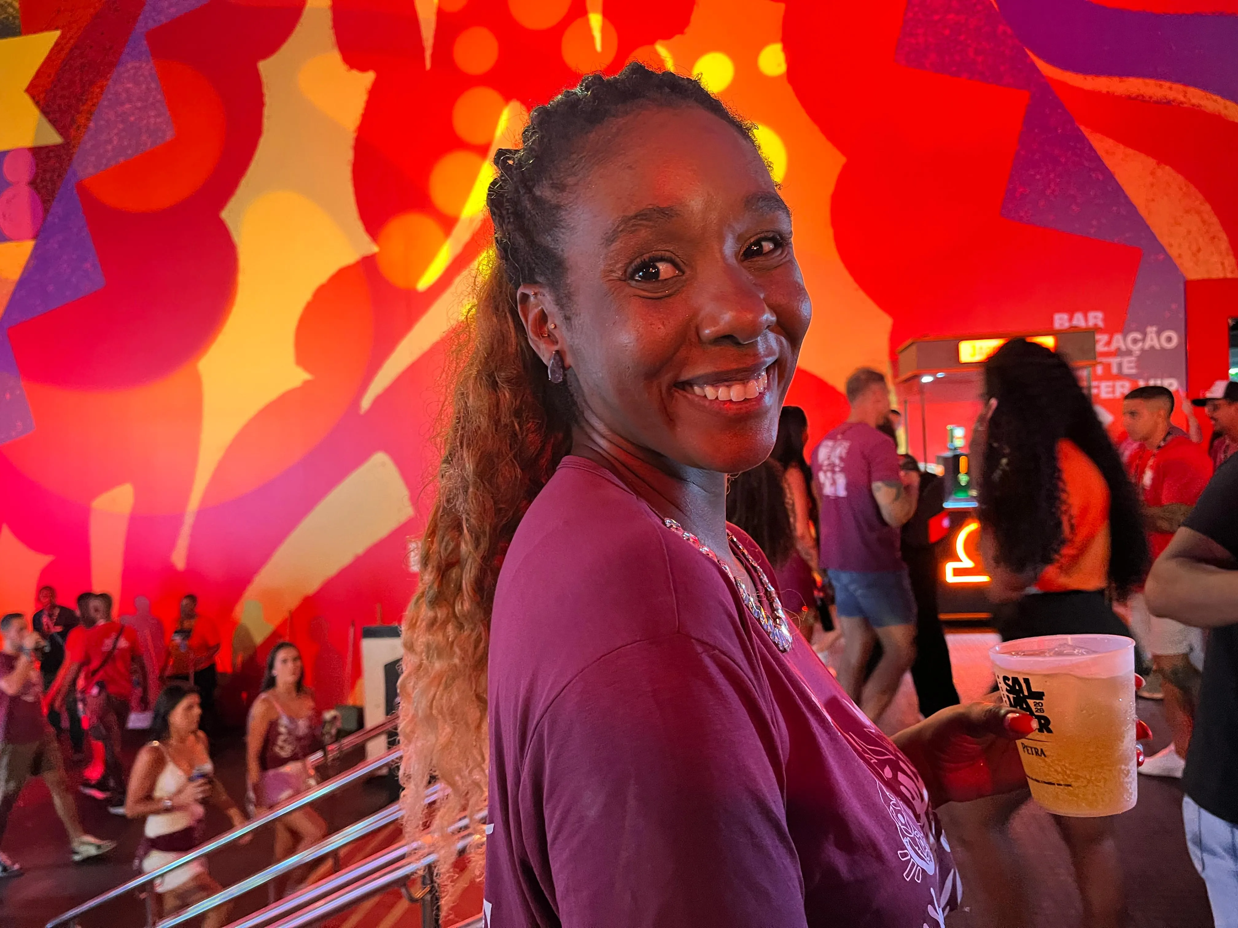 Lisa acredita que os artistas devem ocupar todos os espaços