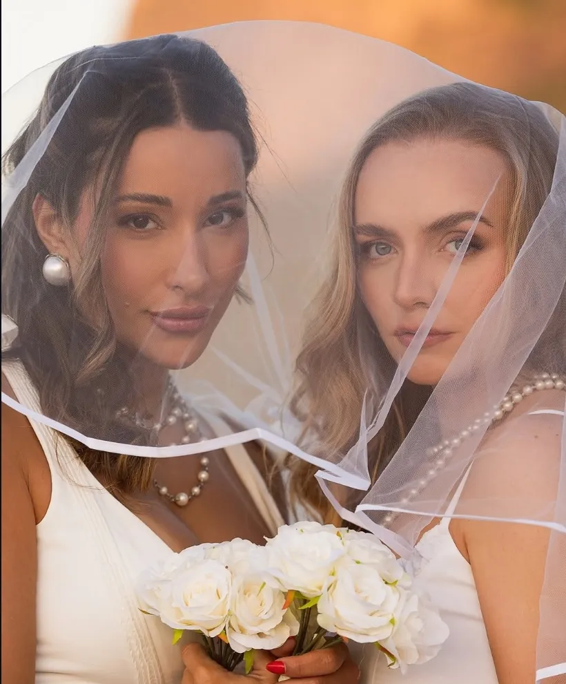 Fotos foram divulgadas no Instagram da ex-sister