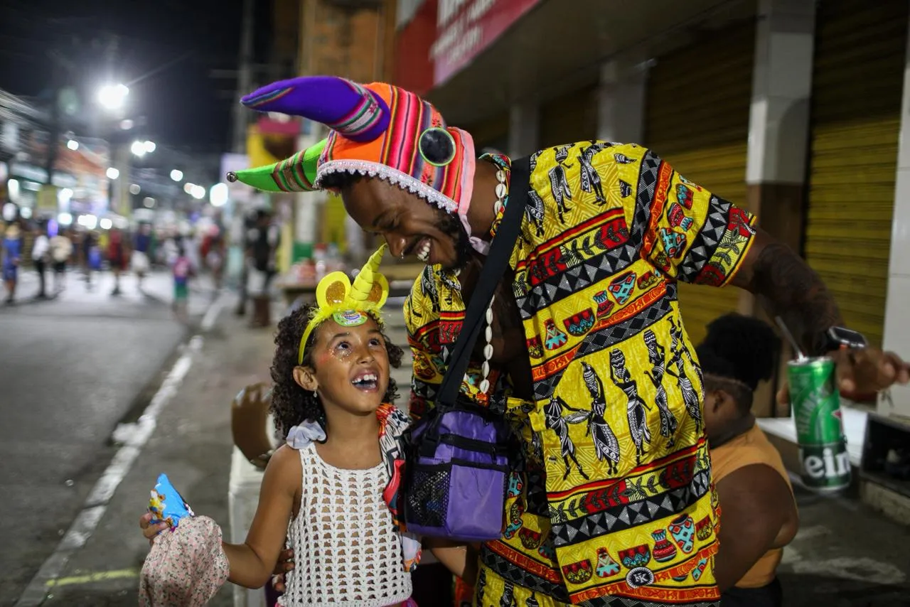 Imagem ilustrativa da imagem O povo é massa! Pré-Carnaval mistura festa e corre no Nordeste