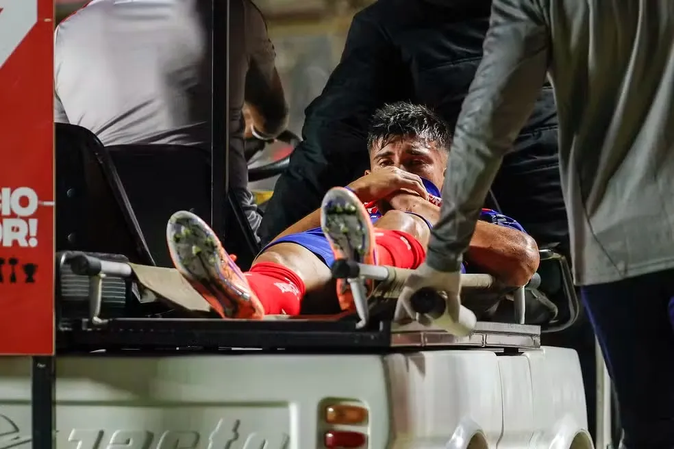 Sanabria deixa jogo contra o São Paulo machucado