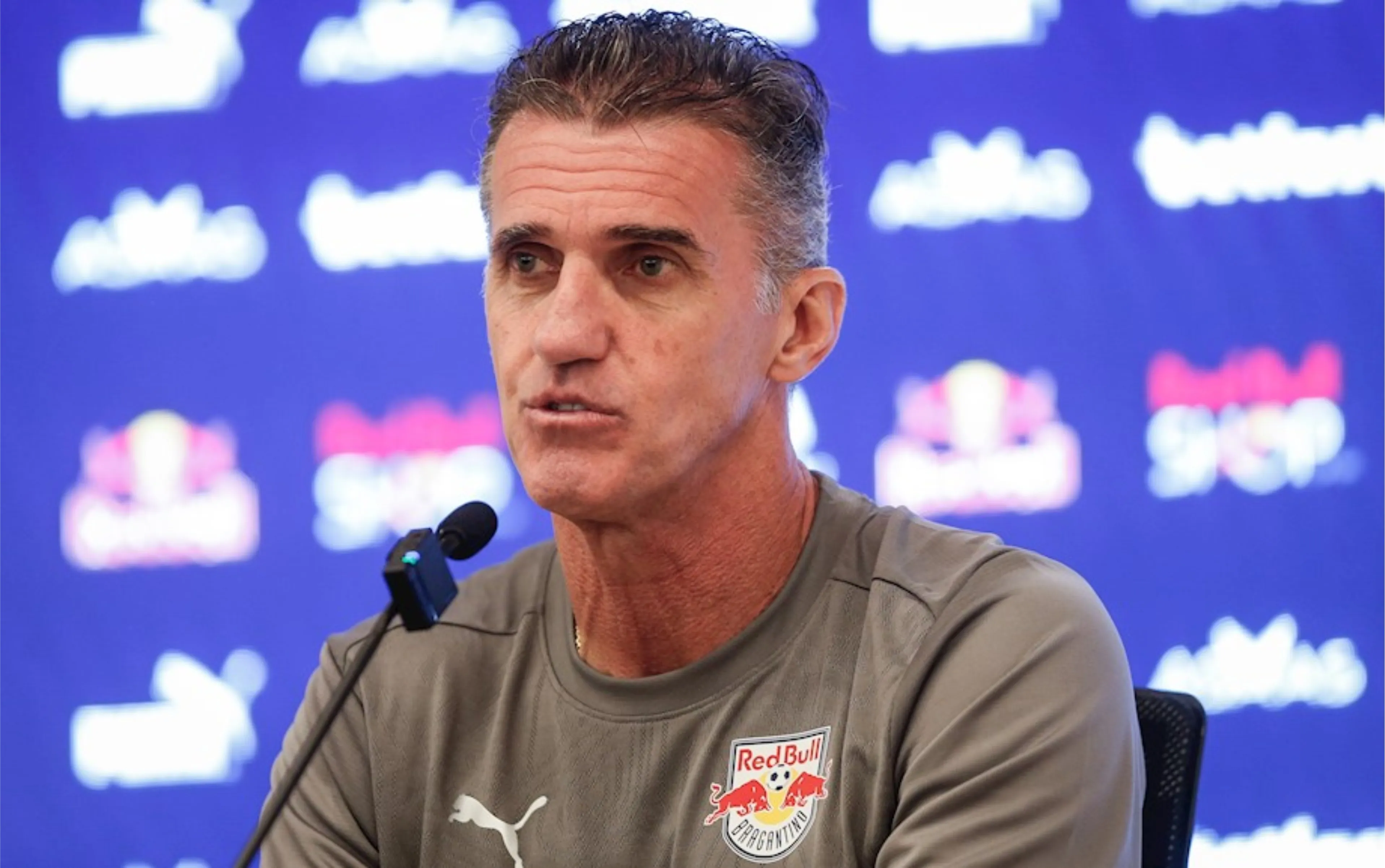 Comandante não ficou nada satisfeito com declarações de ex-técnico