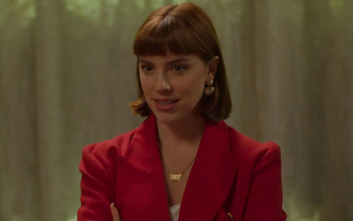 Personagem Solange Duprat, interpretada por Alice Wegmann