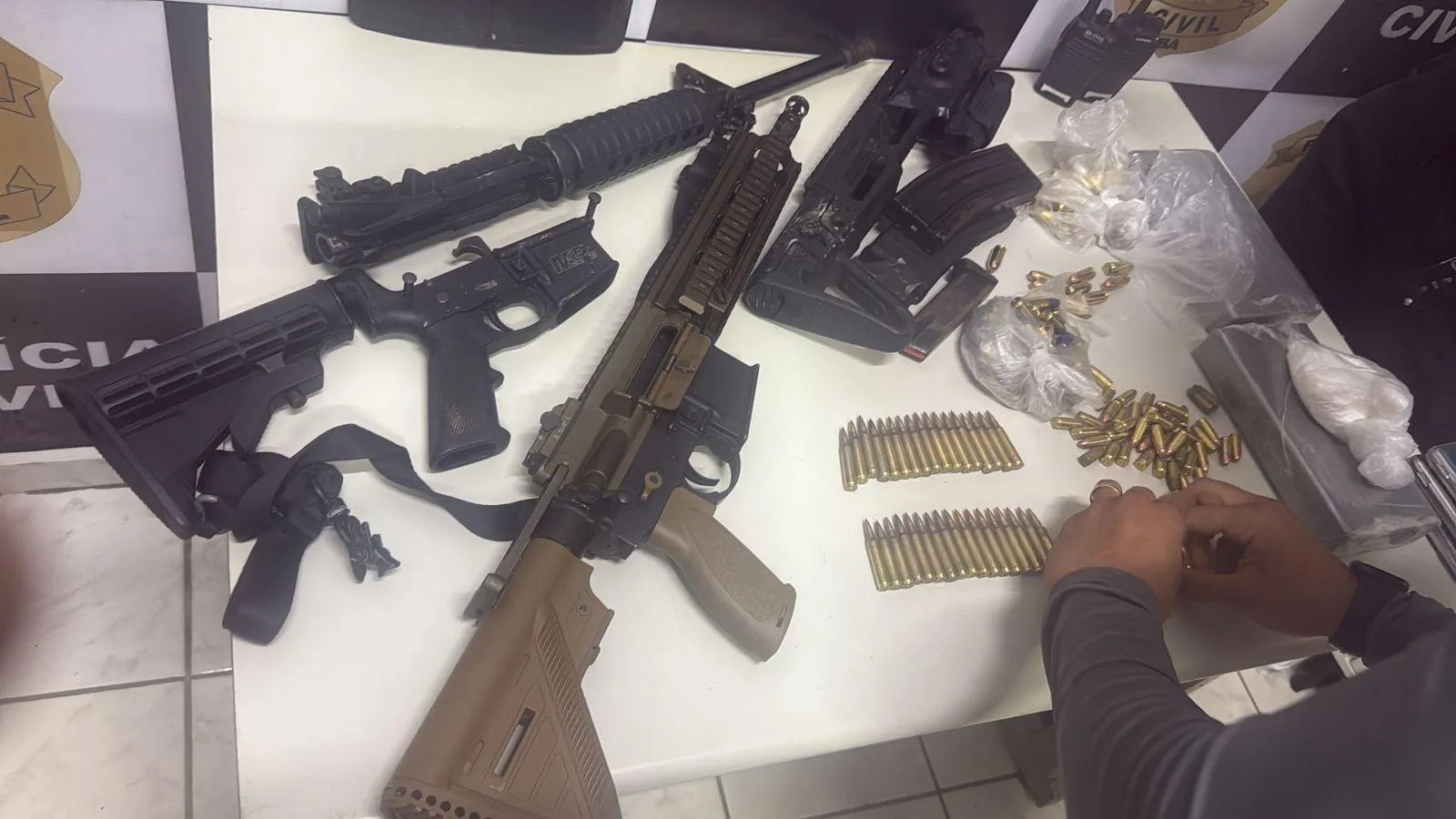 Fuzis foram apreendidos