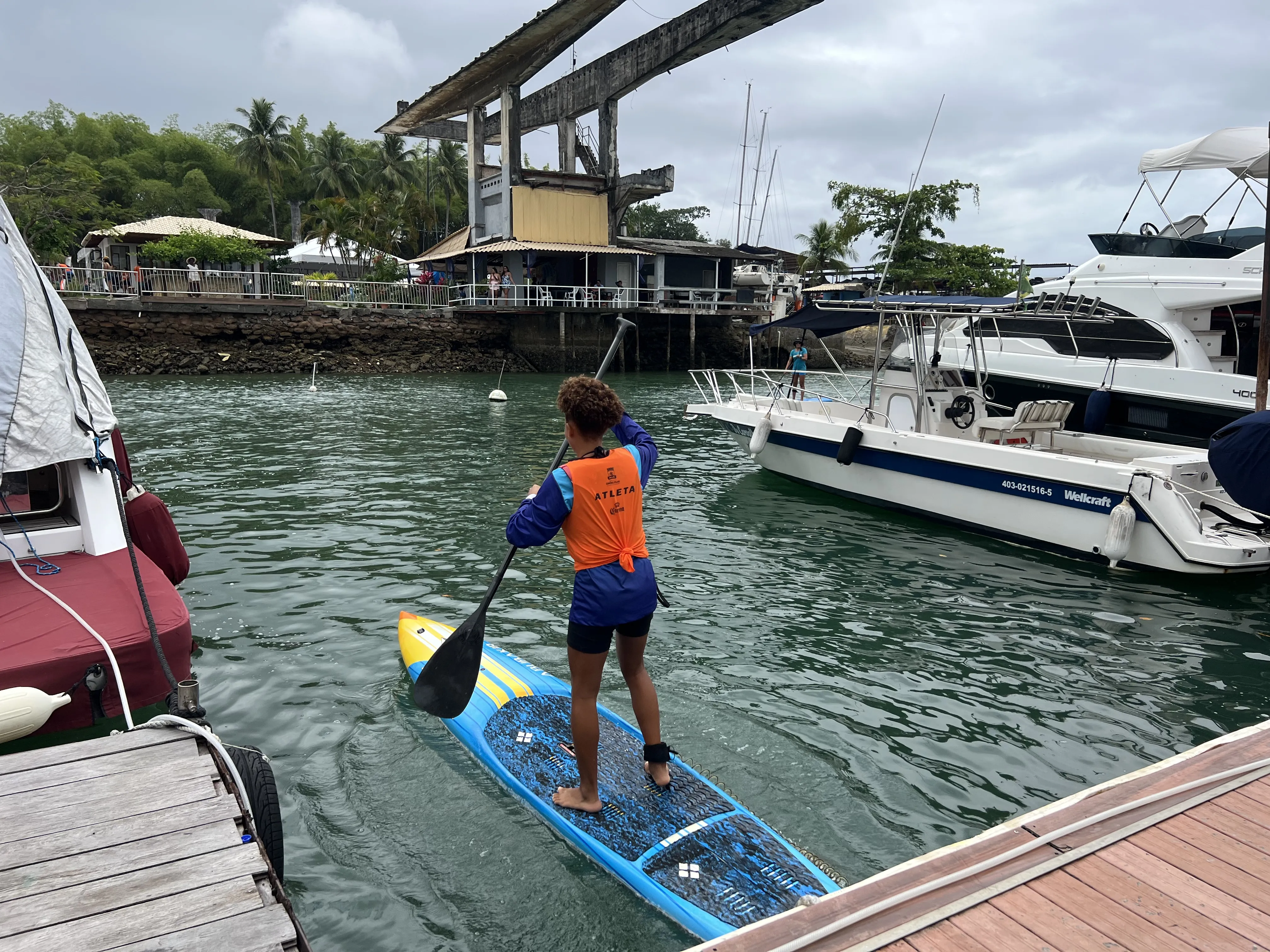 Amanda conquistou o campeonato baiano de SUP junior em 2025