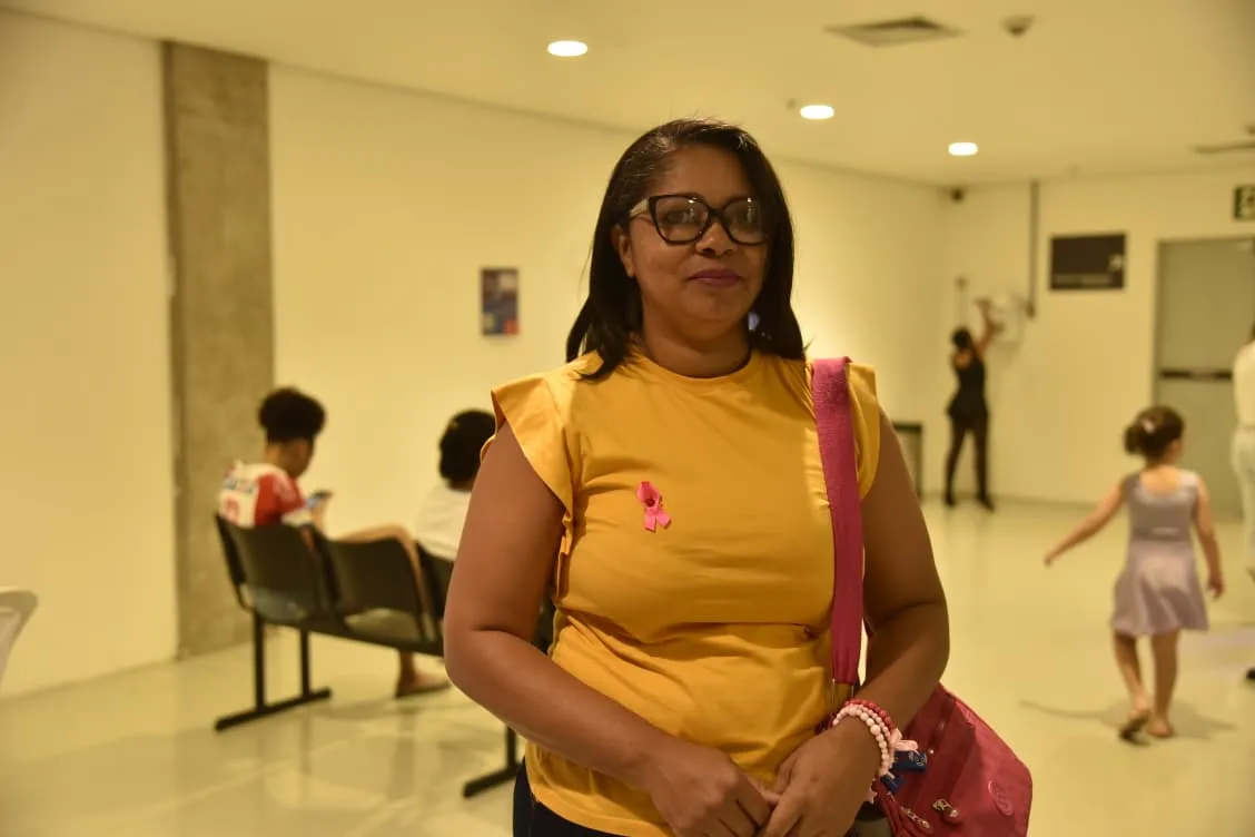 Lucicleide destaca que fazer aula de balé é o sonho da filha e da família
