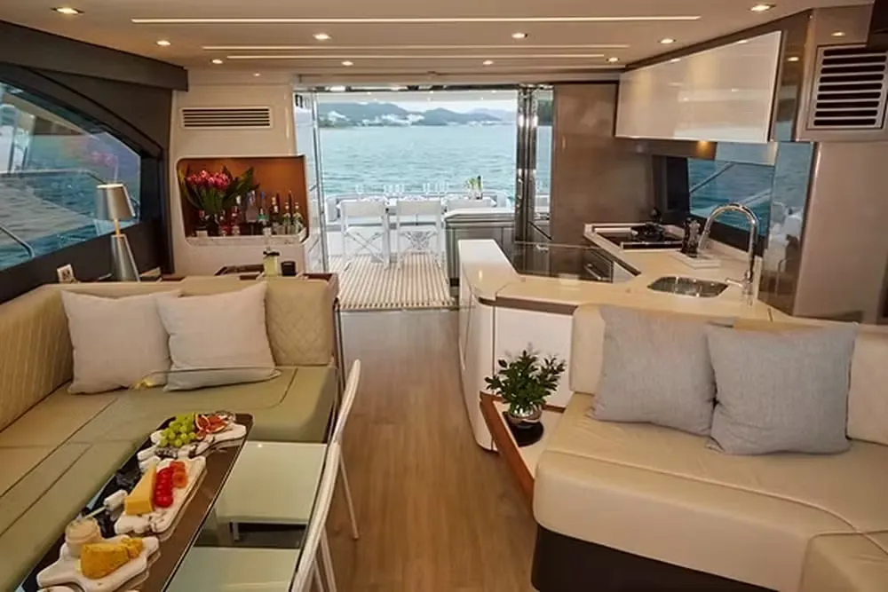 Imagem ilustrativa da imagem Bell Marques compra lancha 'porreta' de R$ 14 milhões; veja fotos