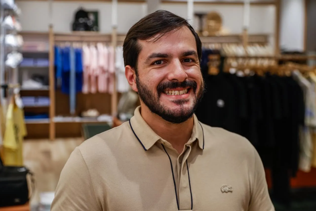 Daniel Elias, Lojista associado