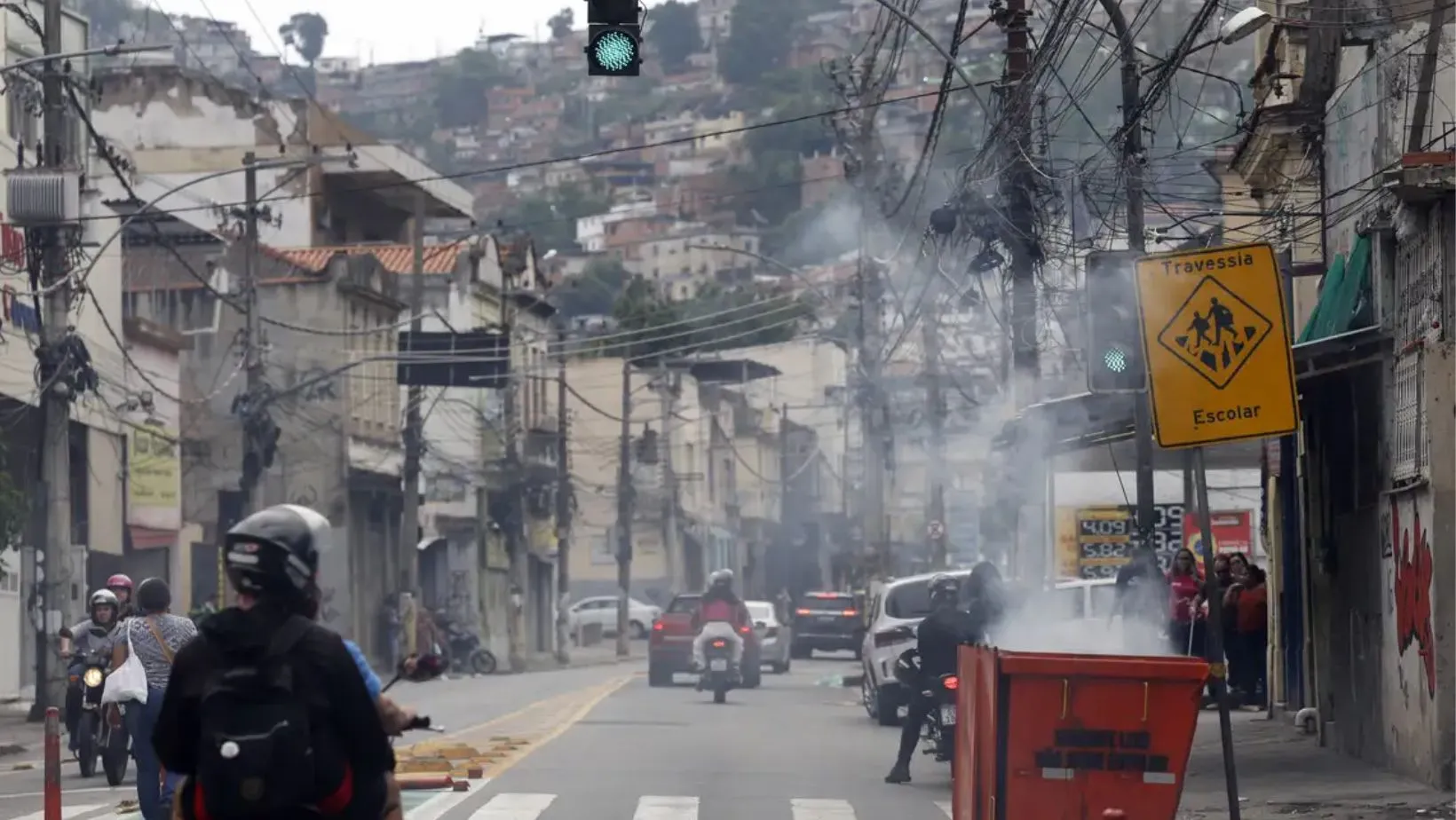 População vive um fogo cruzado em maio ao caos no RJ