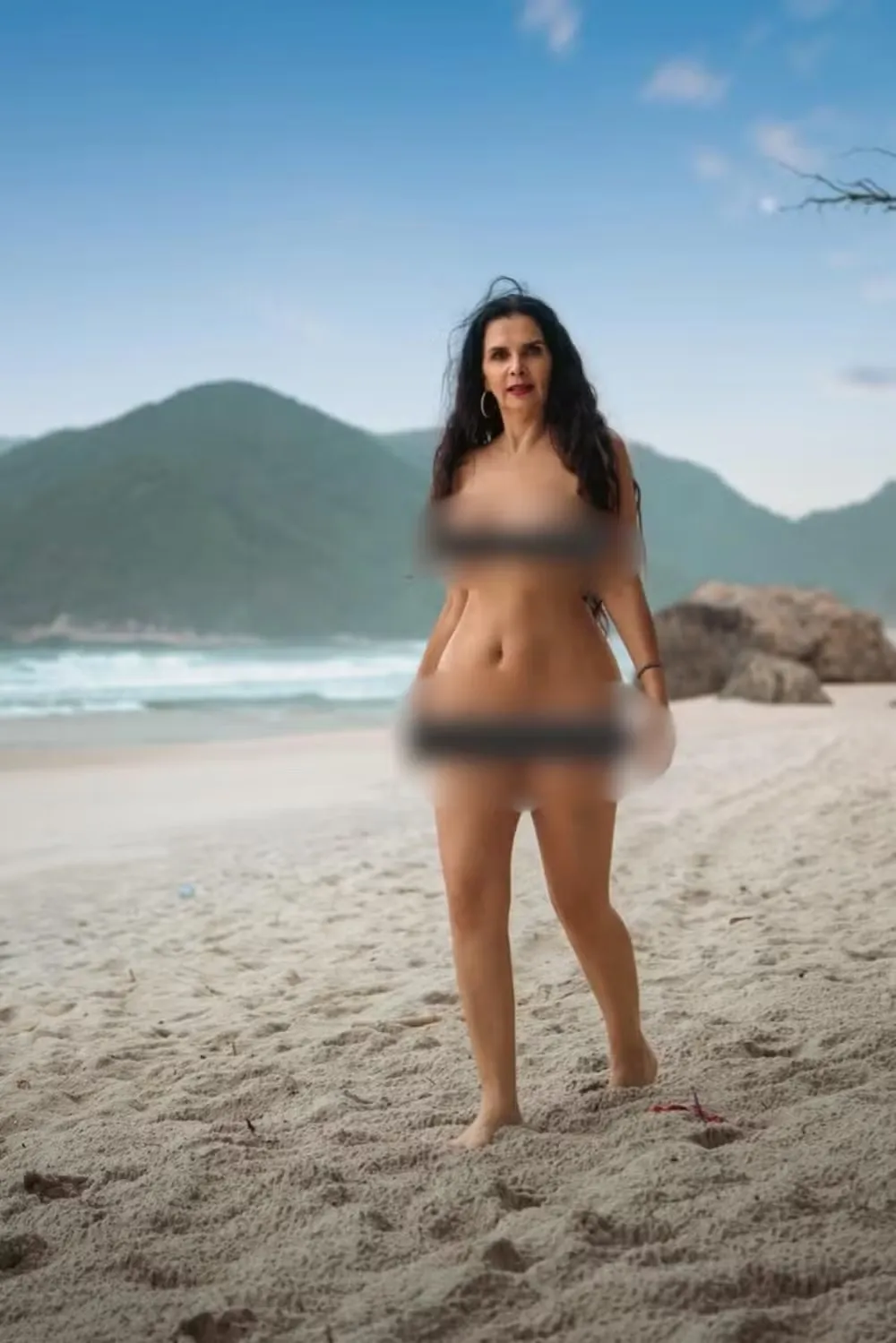 Imagem ilustrativa da imagem Botou pra jogo! Luiza Ambiel aparece peladona em novas fotos; veja