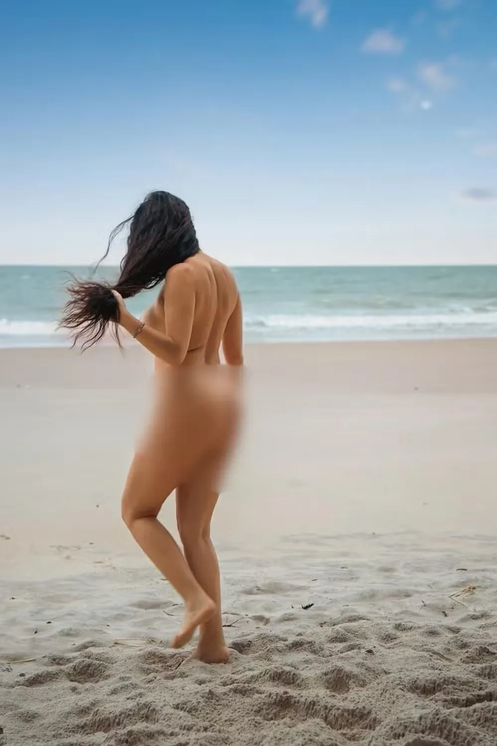 Imagem ilustrativa da imagem Botou pra jogo! Luiza Ambiel aparece peladona em novas fotos; veja