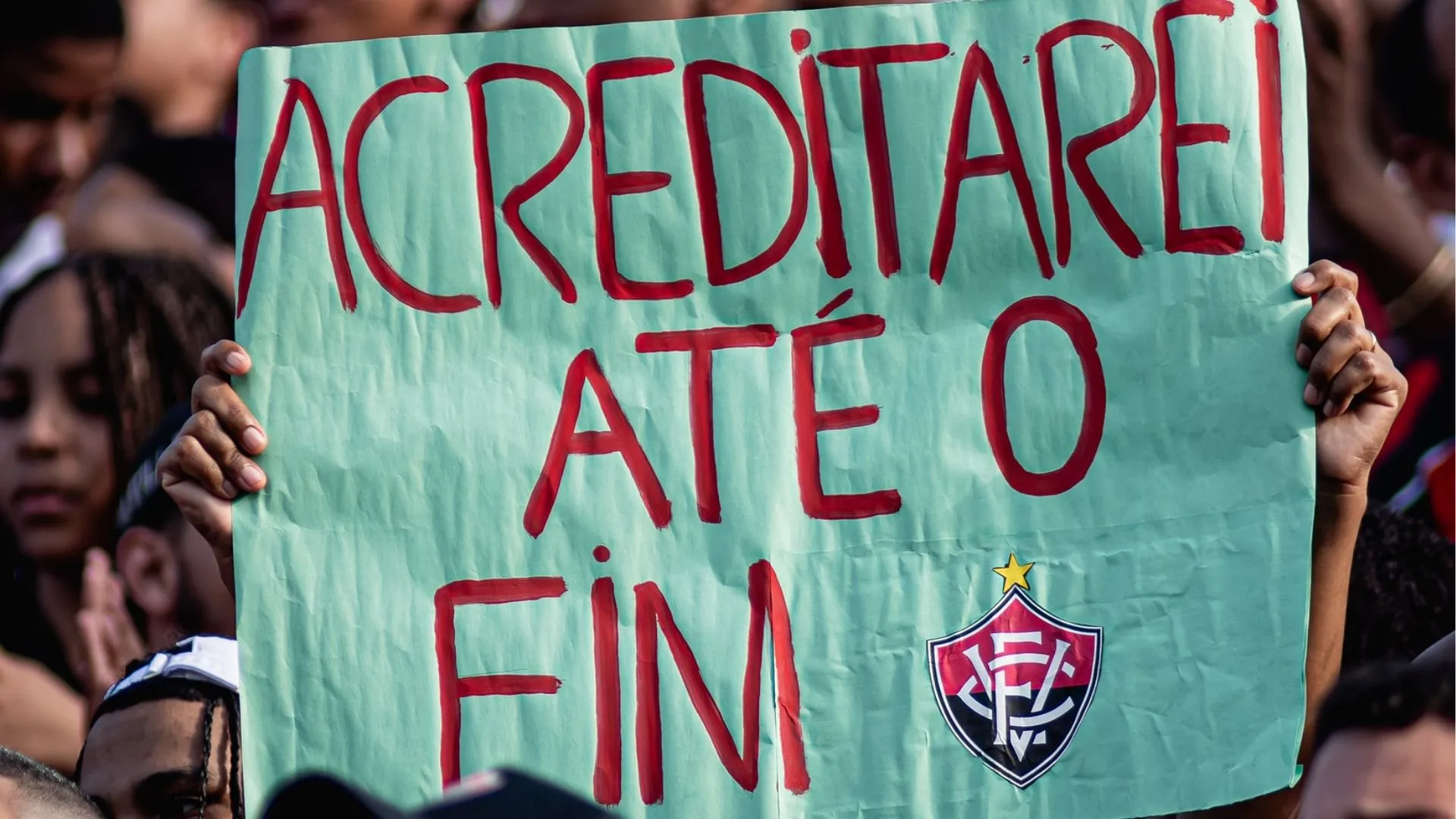 Vitória não depende só de si para escapar do Z4