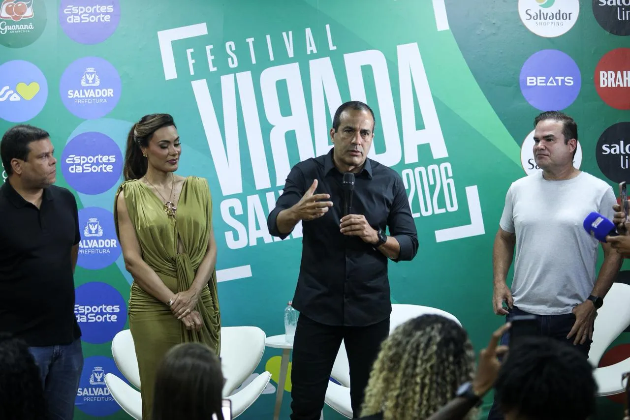 Prefeito estava ao lado da primeira-dama Rebeca e do secretário Cacá Leão