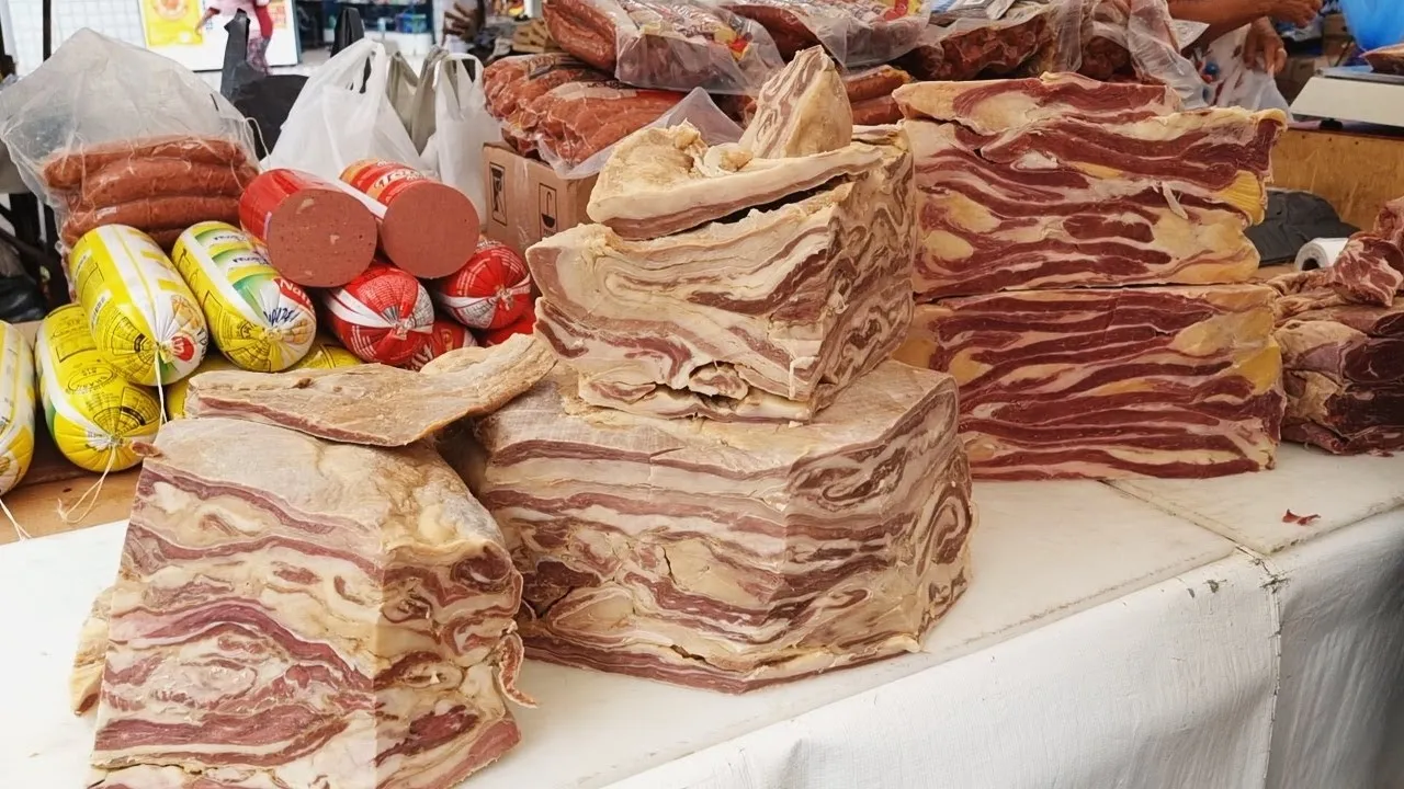 Carne de sertão é utilizada nas feijoadas, cuscuz, sobe-desce, entre outros pratos típicos