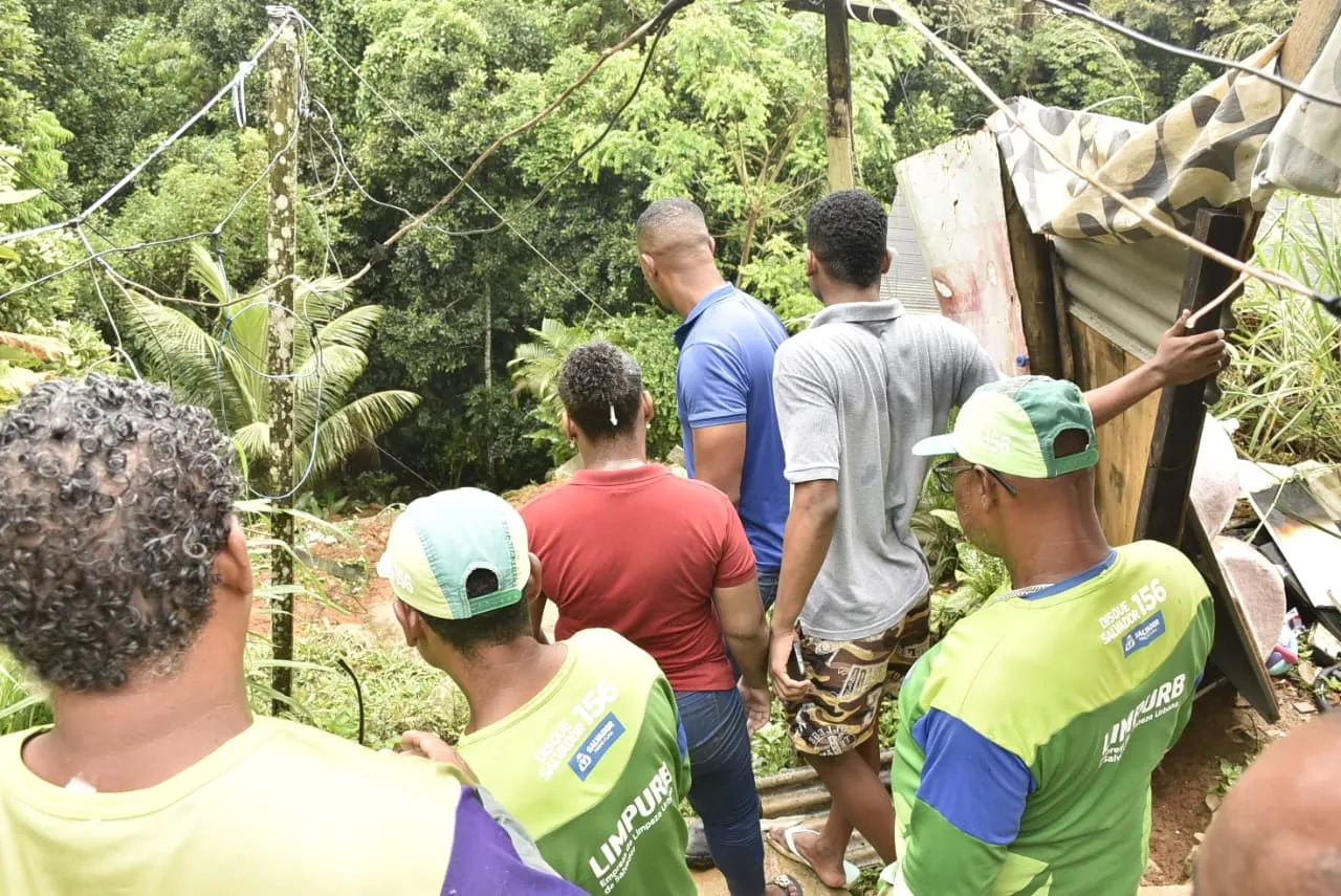 Desabamento ocorreu na manhã desta quarta-feira (12)