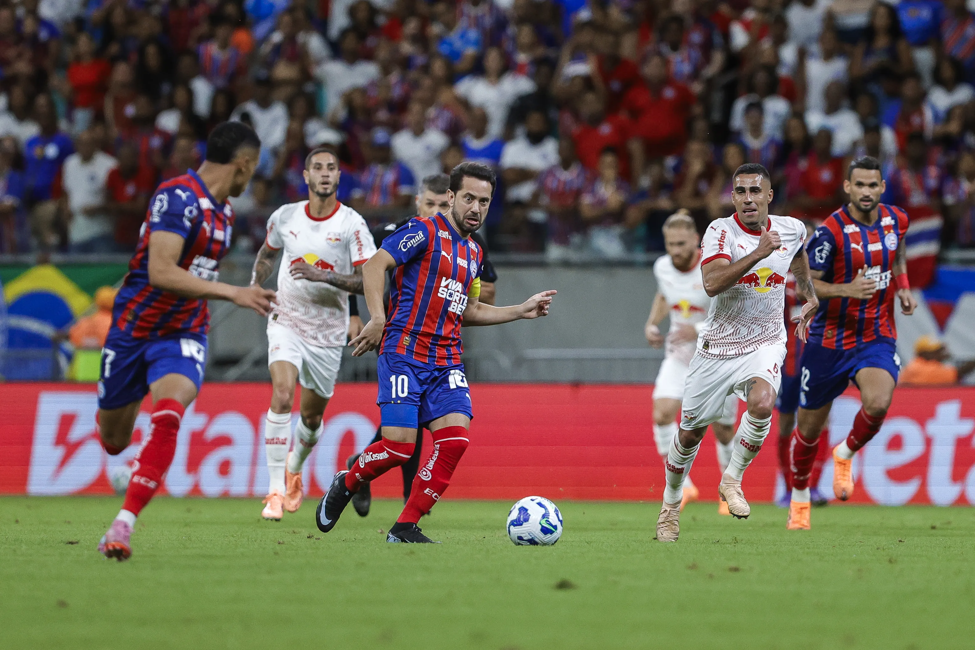 Everton Ribeiro foi fundamental para a virada