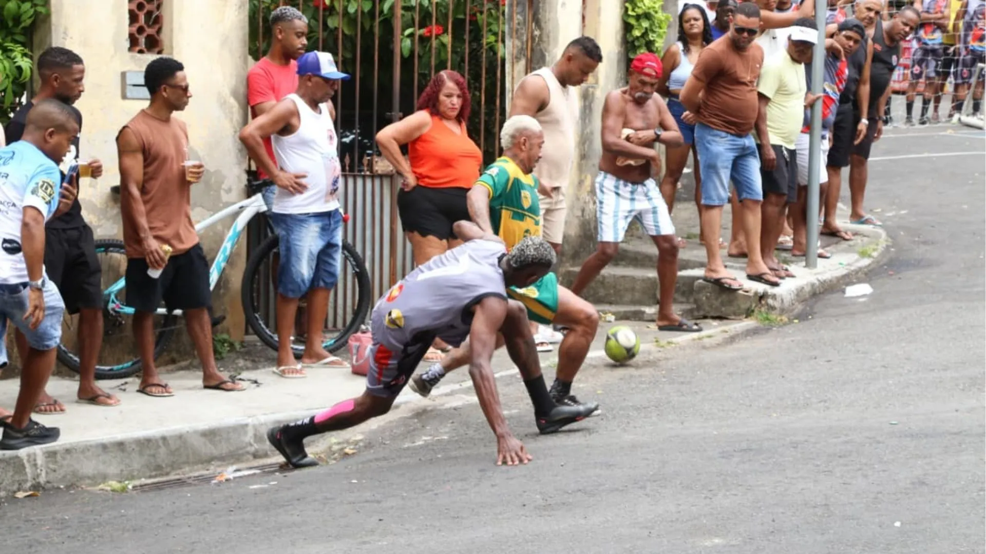 Imagem ilustrativa da imagem Champions Largo: Veja os 'cliques' do maior torneio de golzinho de SSA