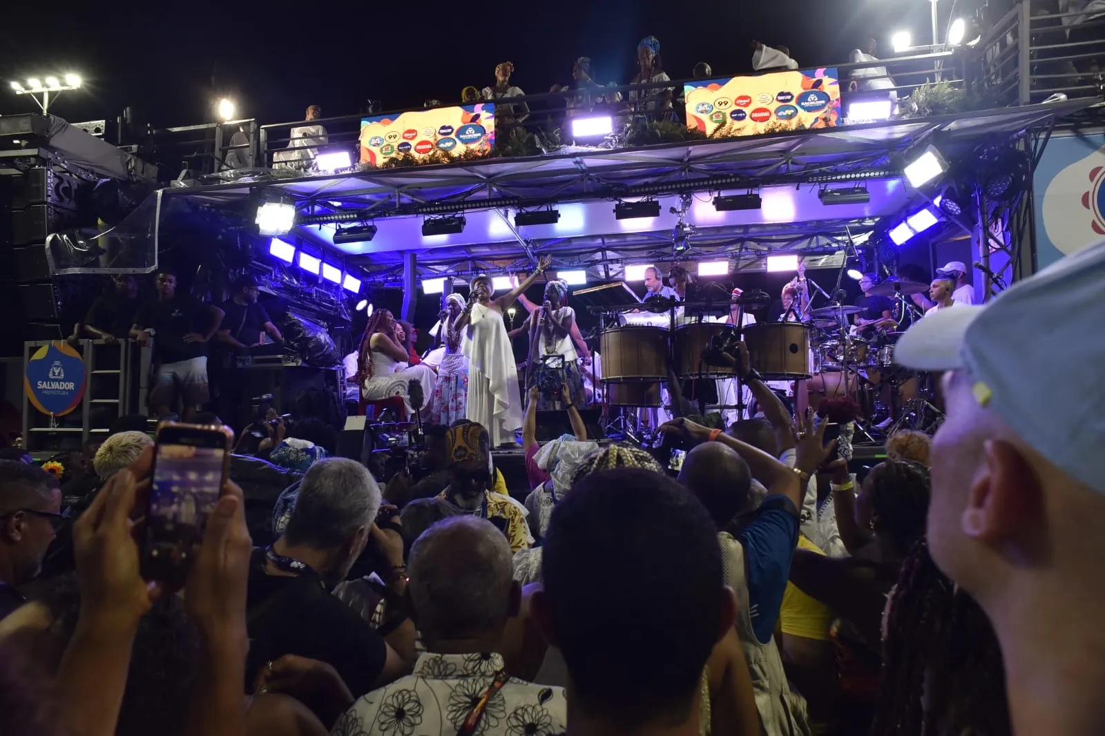 Imagem ilustrativa da imagem Chave é entregue ao Rei Momo e Carnaval de Salvador dá o play