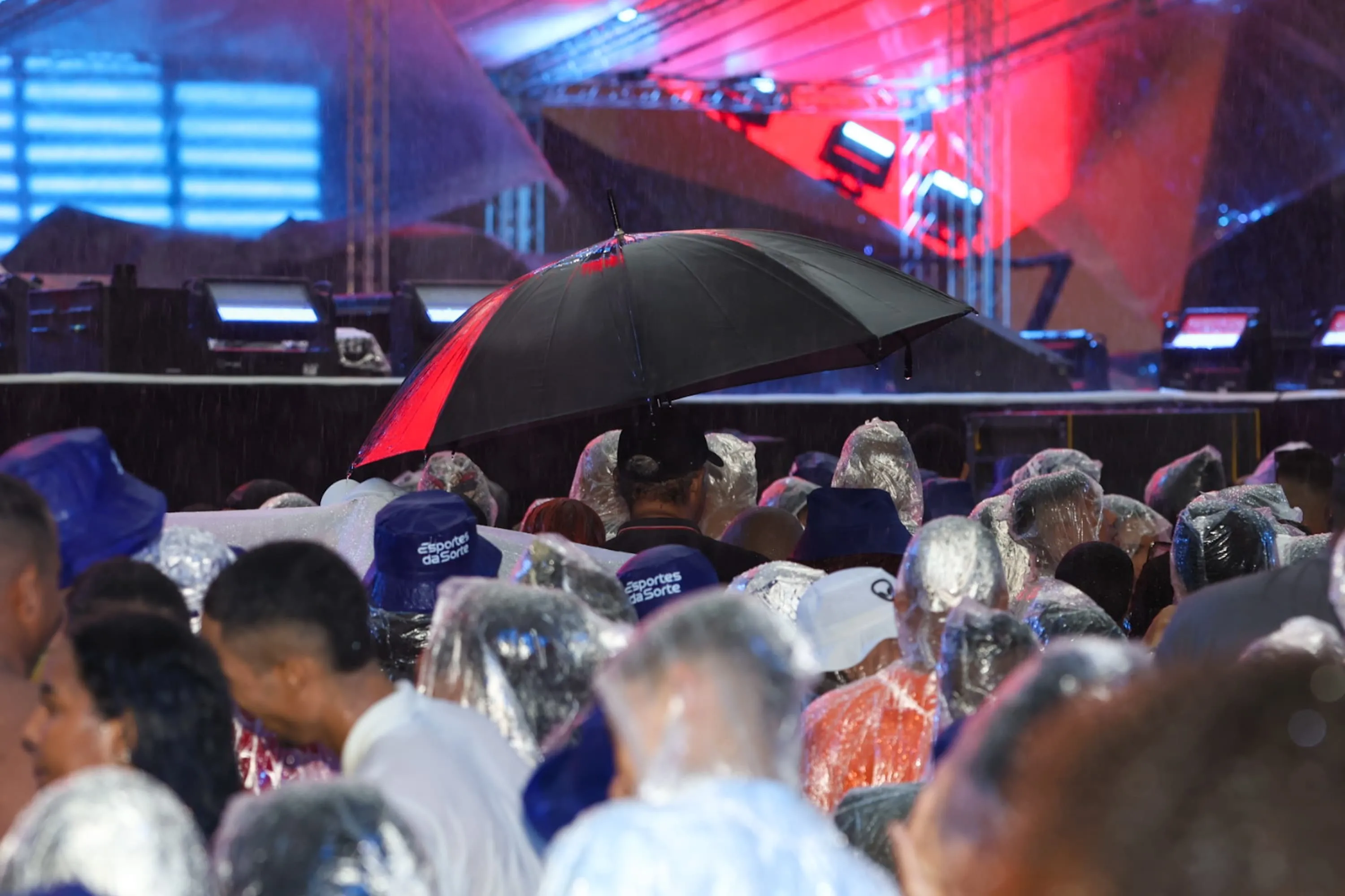 Chuva não impediu que o público comparecesse em peso no show do GG