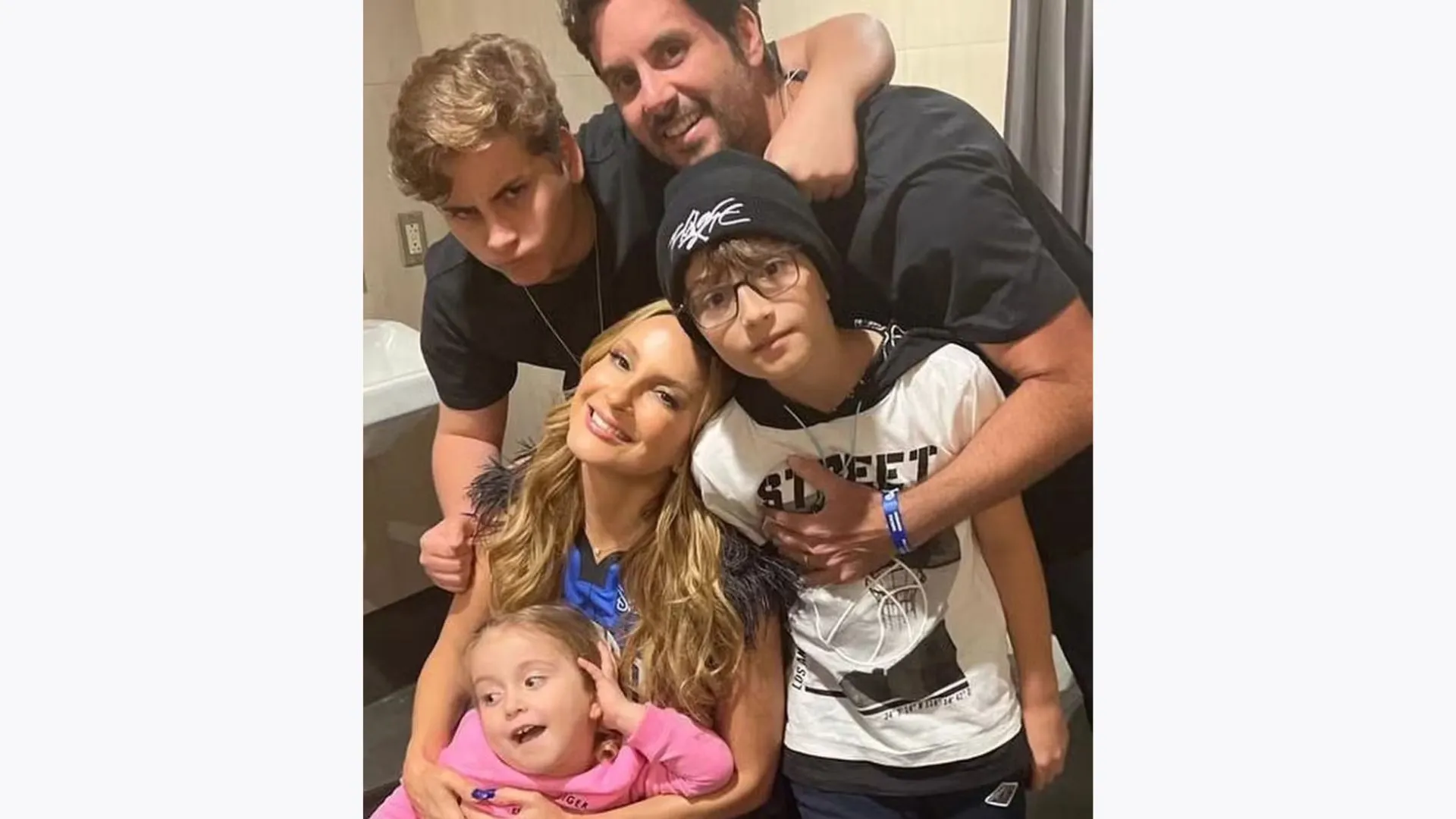 Imagem ilustrativa da imagem Claudia Leitte explica motivo de criar os filhos na gringa