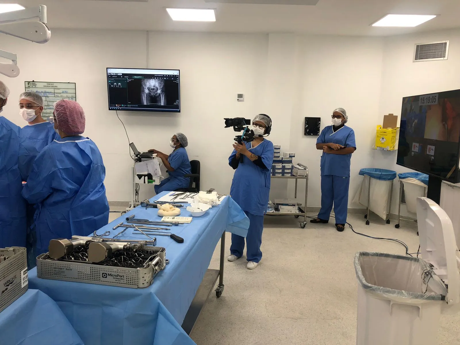 Procedimentos são filmados na sala de cirurgia