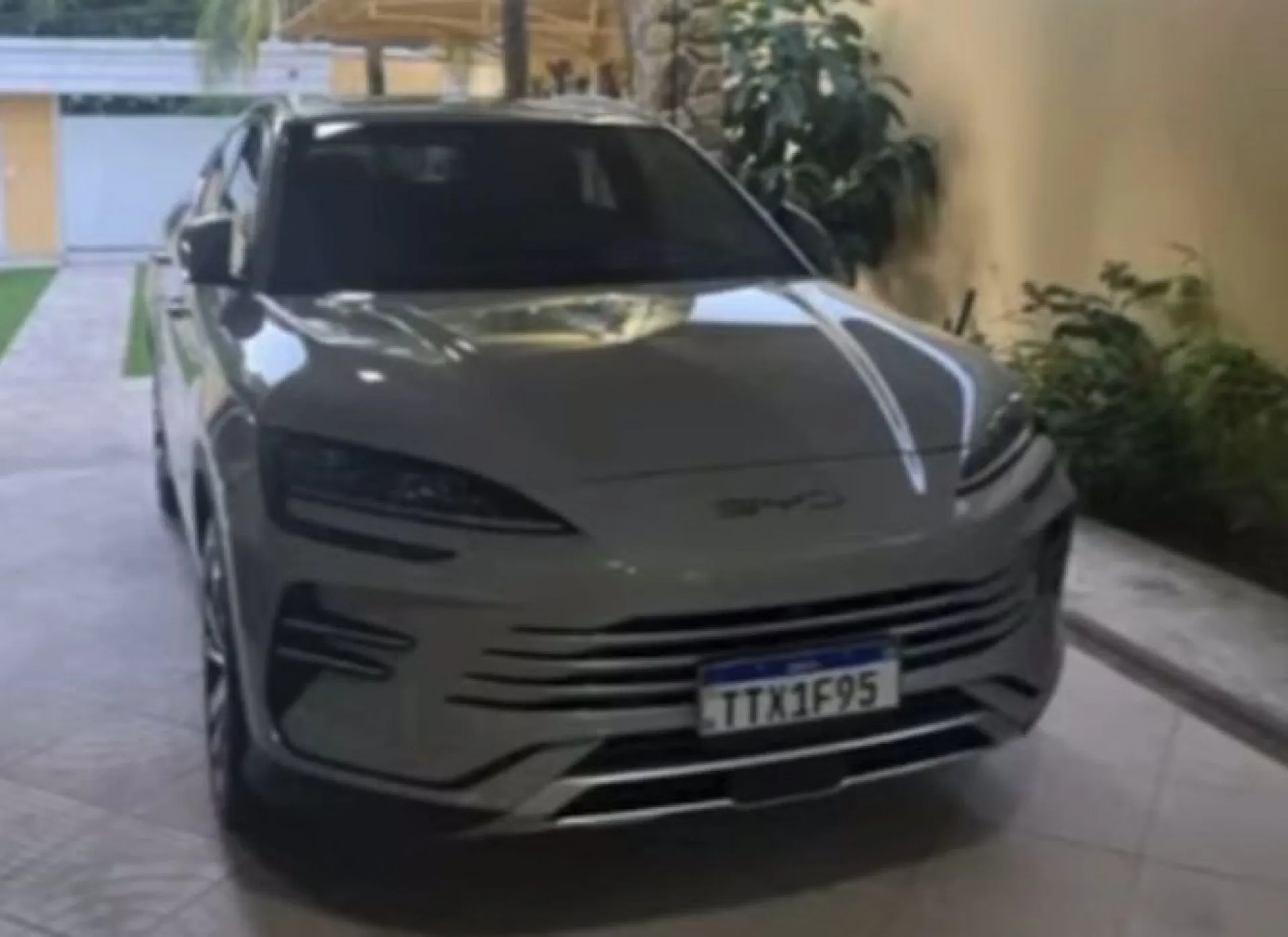 Carro ainda não foi encontrado pela polícia