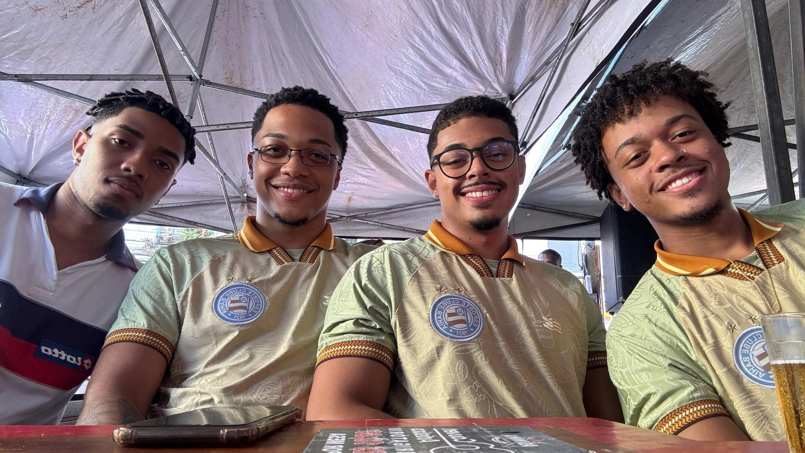 Rainer, o mais à direita, e os amigos