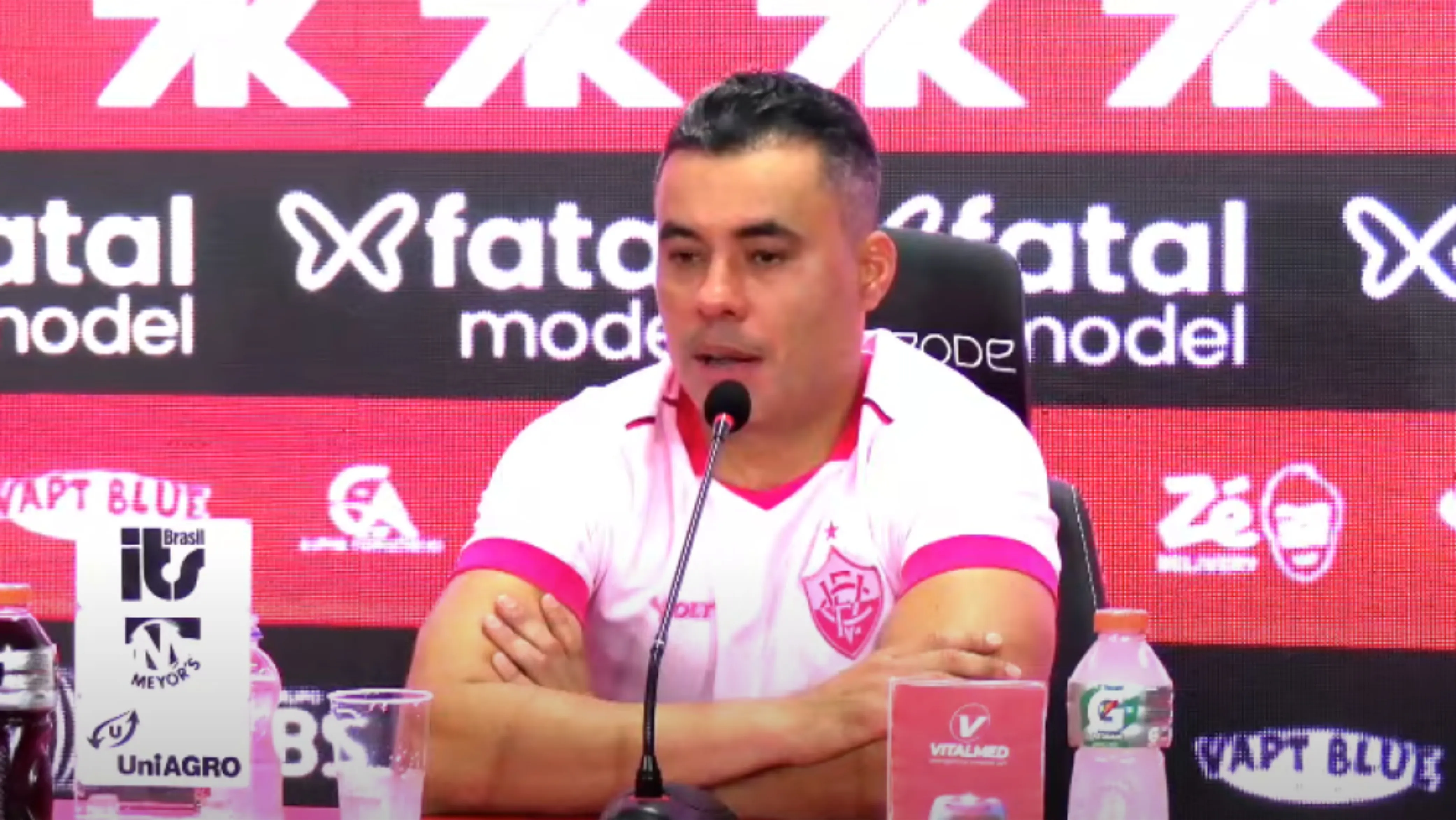 Comandante celebrou bastante seus primeiros três pontos no clube