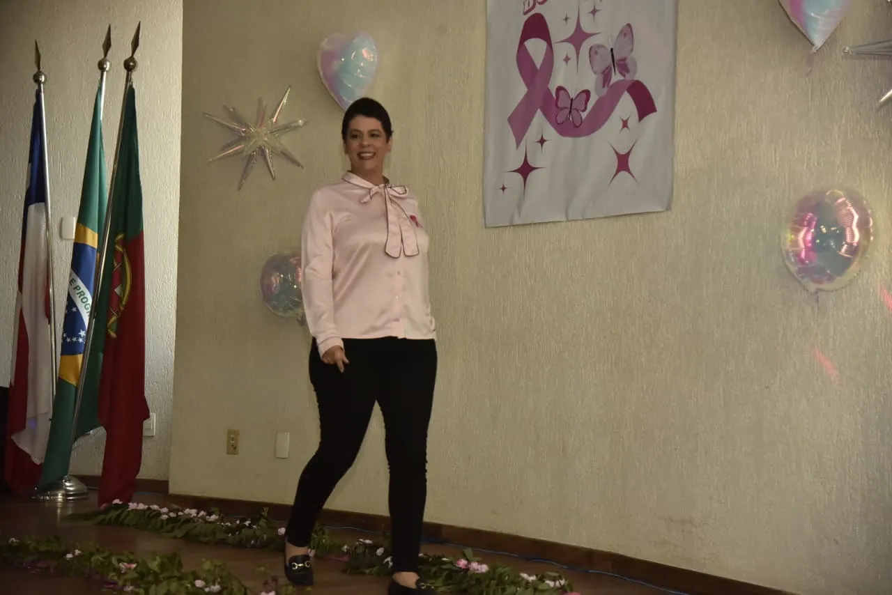 Elma Xavier, confeiteira, participou do desfile com alegria