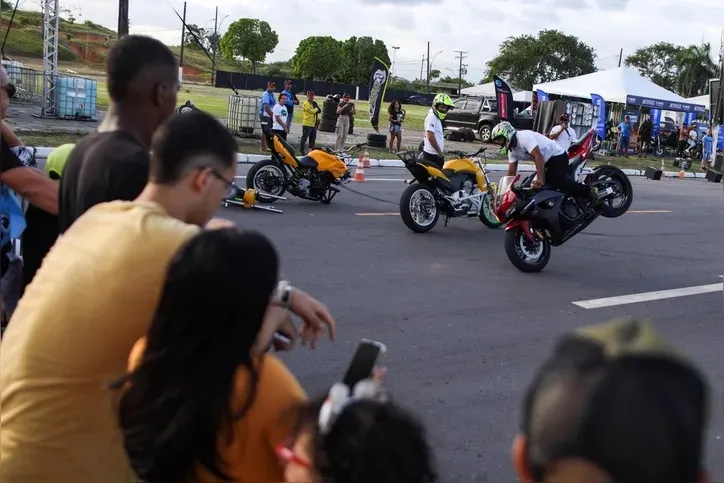 Abertura foi marcada por um espetáculo de drift e manobras sincronizadas no Parque de Exposições