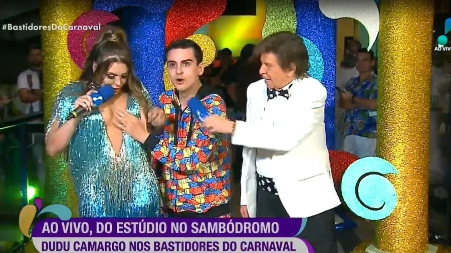 Dudu Camargo durante transmissão de Carnaval