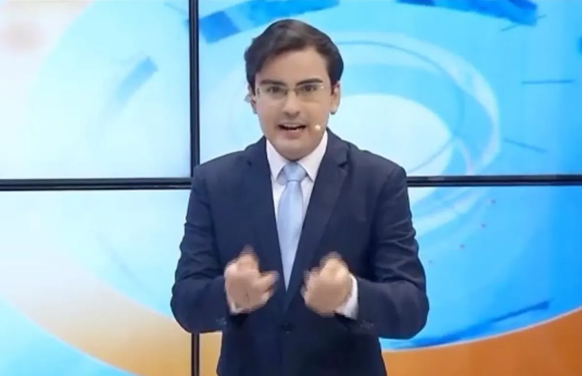 Dudu nega acusação de toalhas com fezes