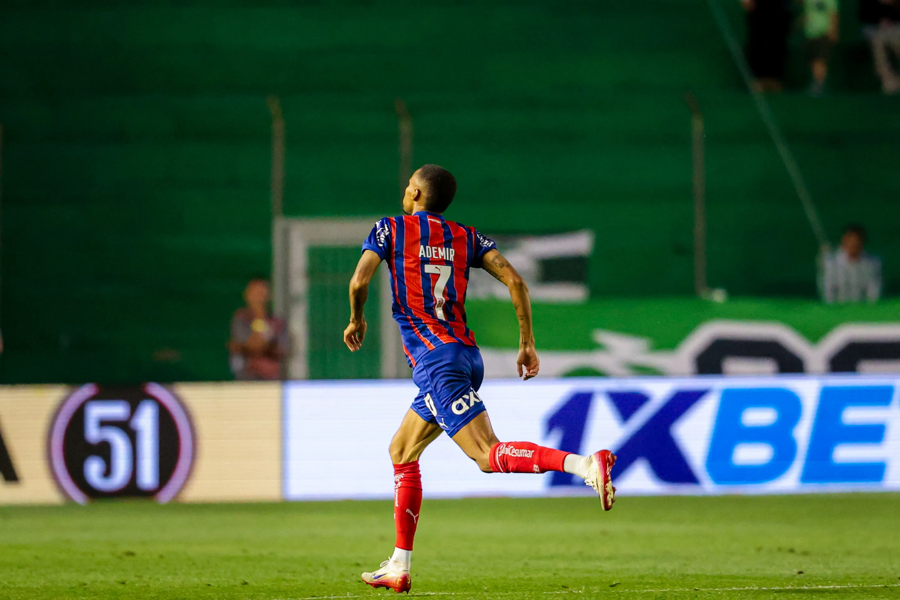 Ademir marcou o gol do Esquadrão
