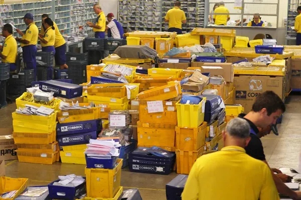Imagem ilustrativa da imagem Encomendas que 'dão perdido' nos Correios causam dor de cabeça intensa
