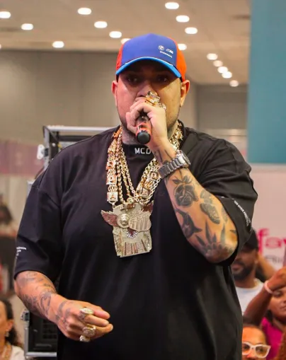 Imagem ilustrativa da imagem Ex-BBB brota com novo shape após perder 50 kg; veja mudança