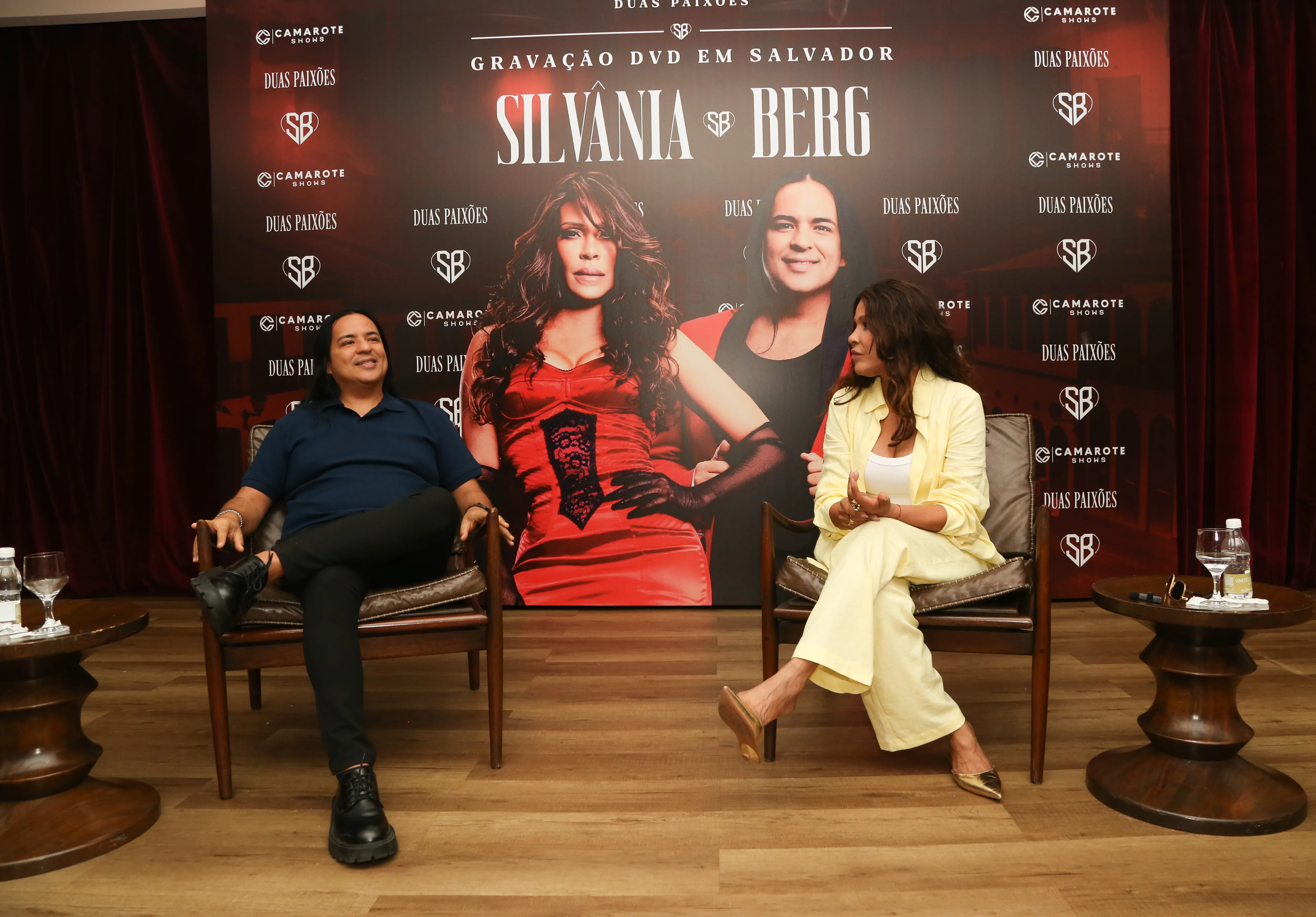 Cantores durante a coletiva de imprensa