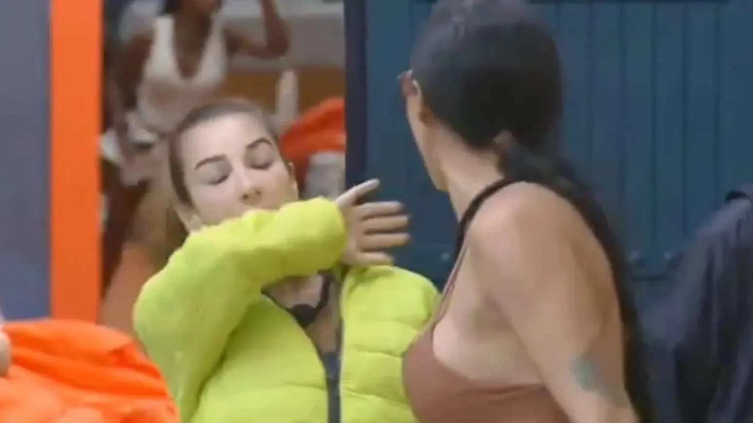 Barraco aconteceu nas primeiras horas da manhã