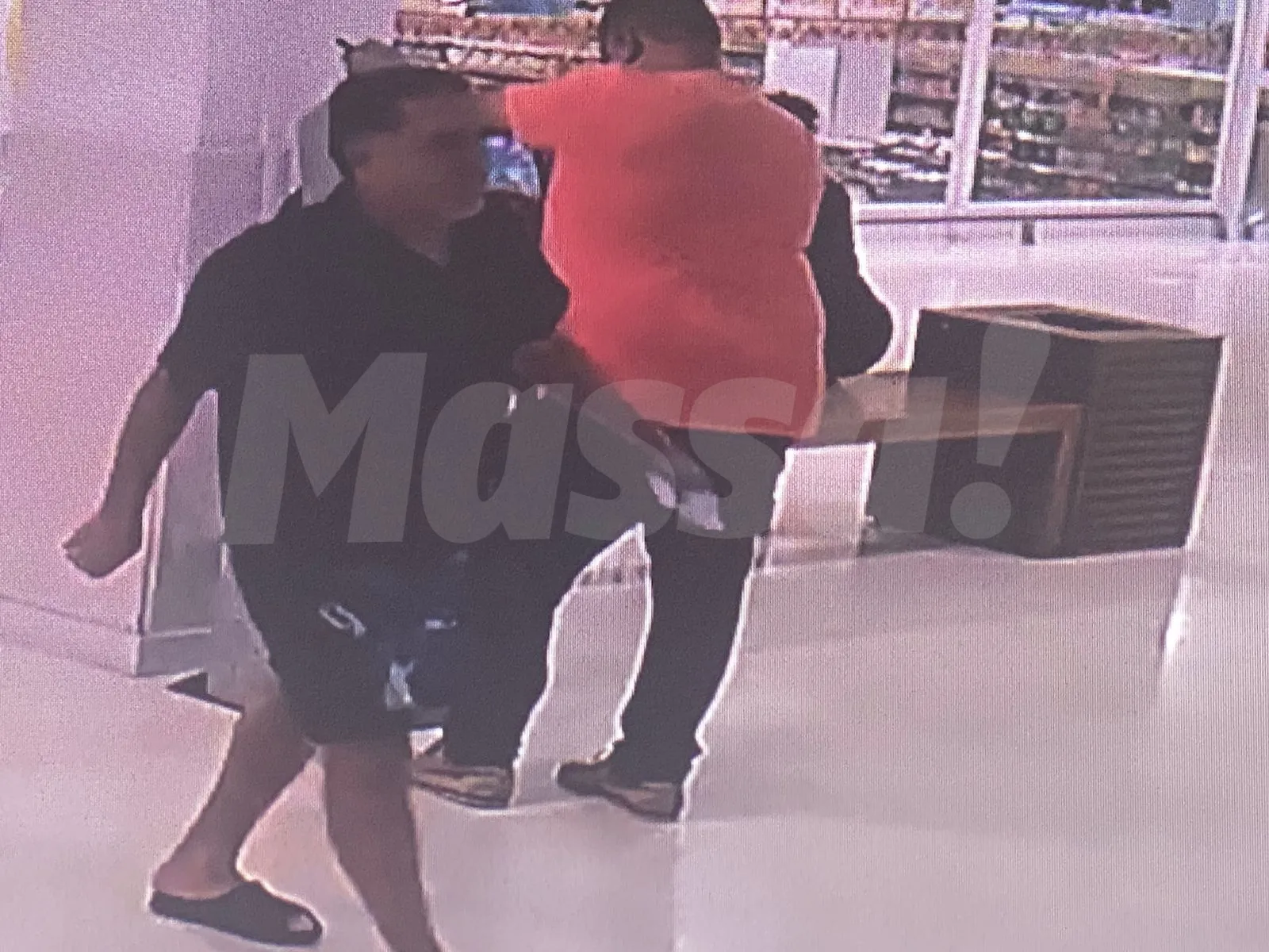 Imagem ilustrativa da imagem Exclusivo! Vazam fotos do irmão de Sthe Matos no local onde foi preso