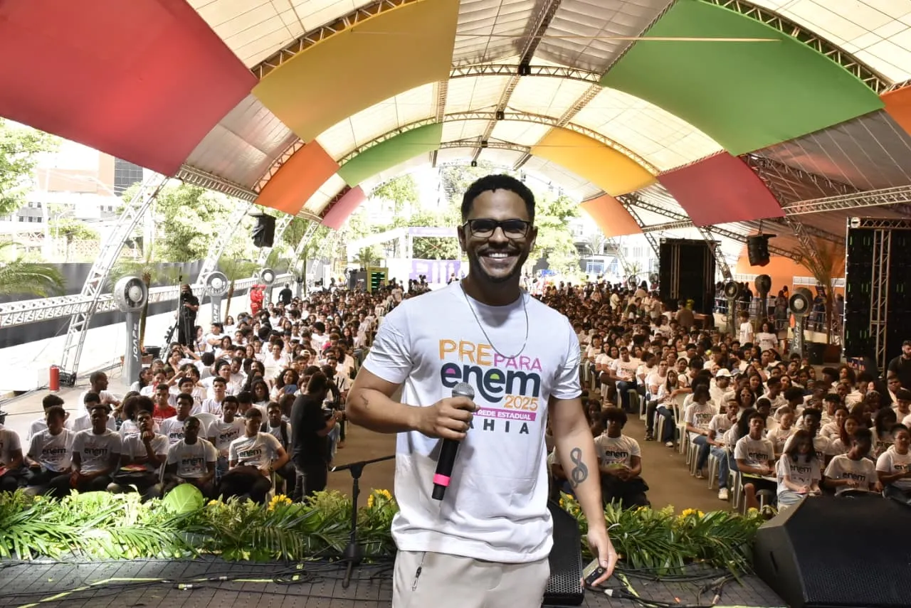 Eric Barretto é professor de química e matemática