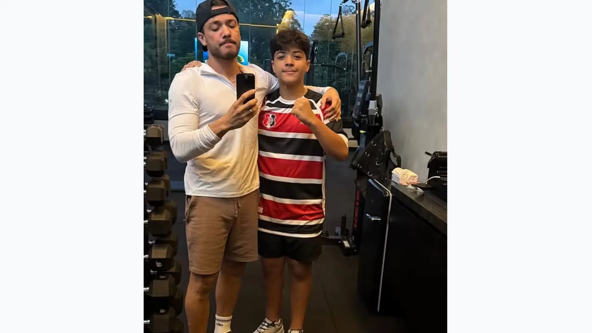 Imagem ilustrativa da imagem Família celebra melhora do filho de Safadão após tumor no crânio