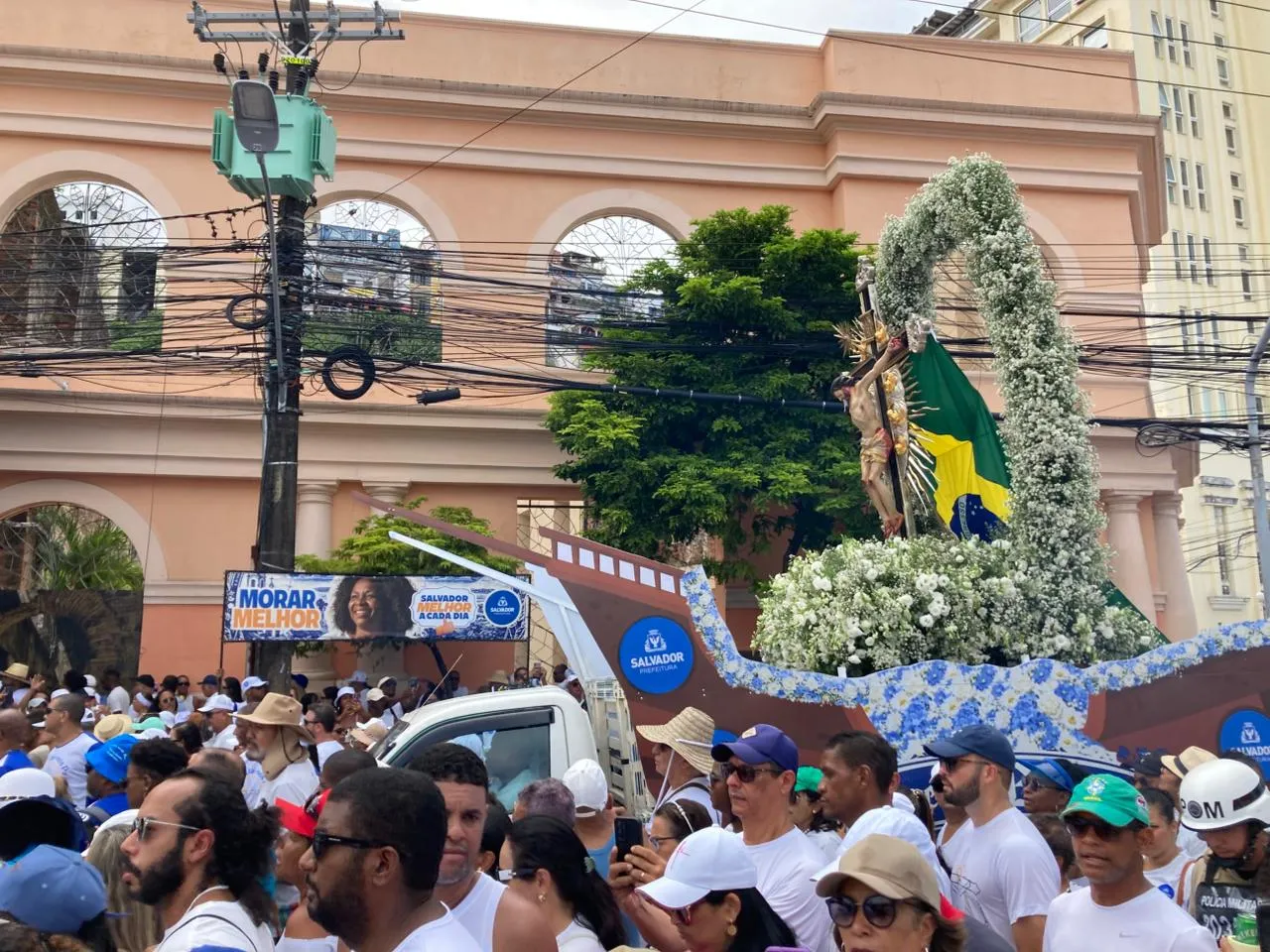 Imagem ilustrativa da imagem Fé toma conta de Salvador: veja registros da Lavagem do Bonfim