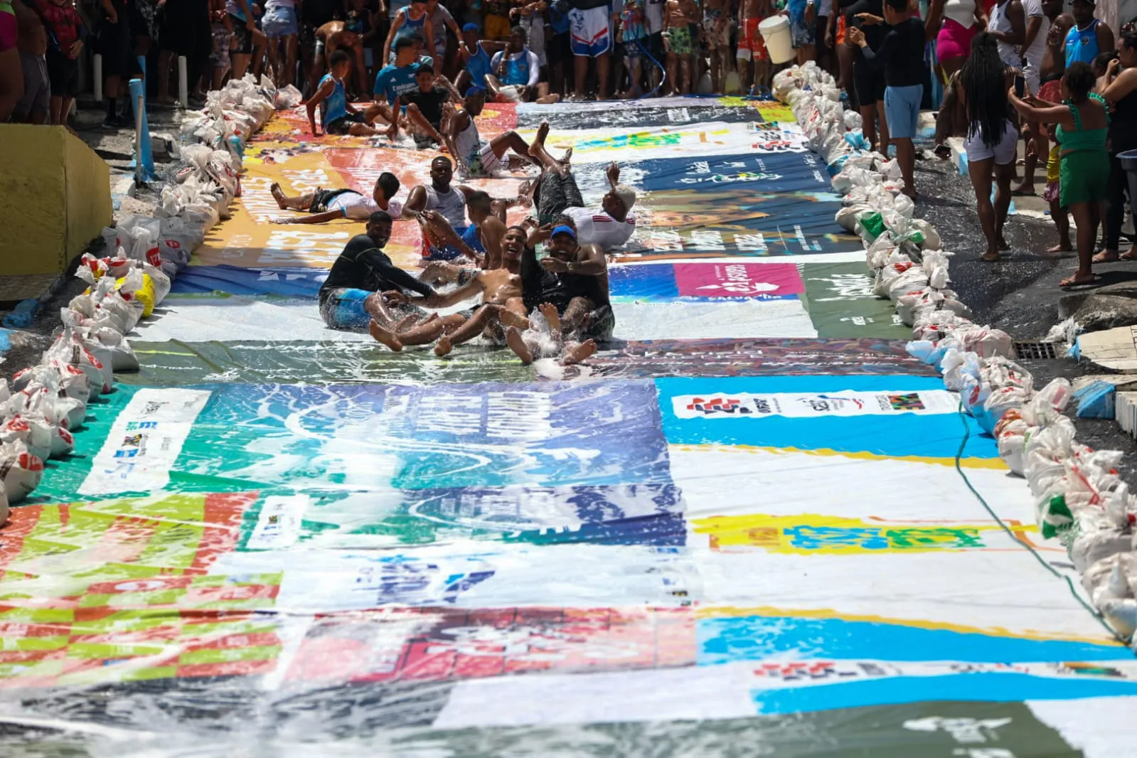 Imagem ilustrativa da imagem Festa da Ladeira de Sabão leva alegria para gurizada da Boca do Rio