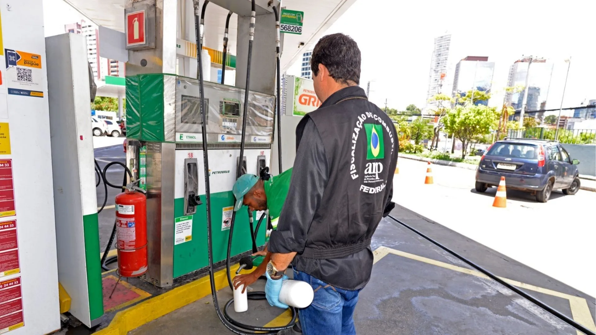 ANP fiscaliza postos de combustíveis em Salvador