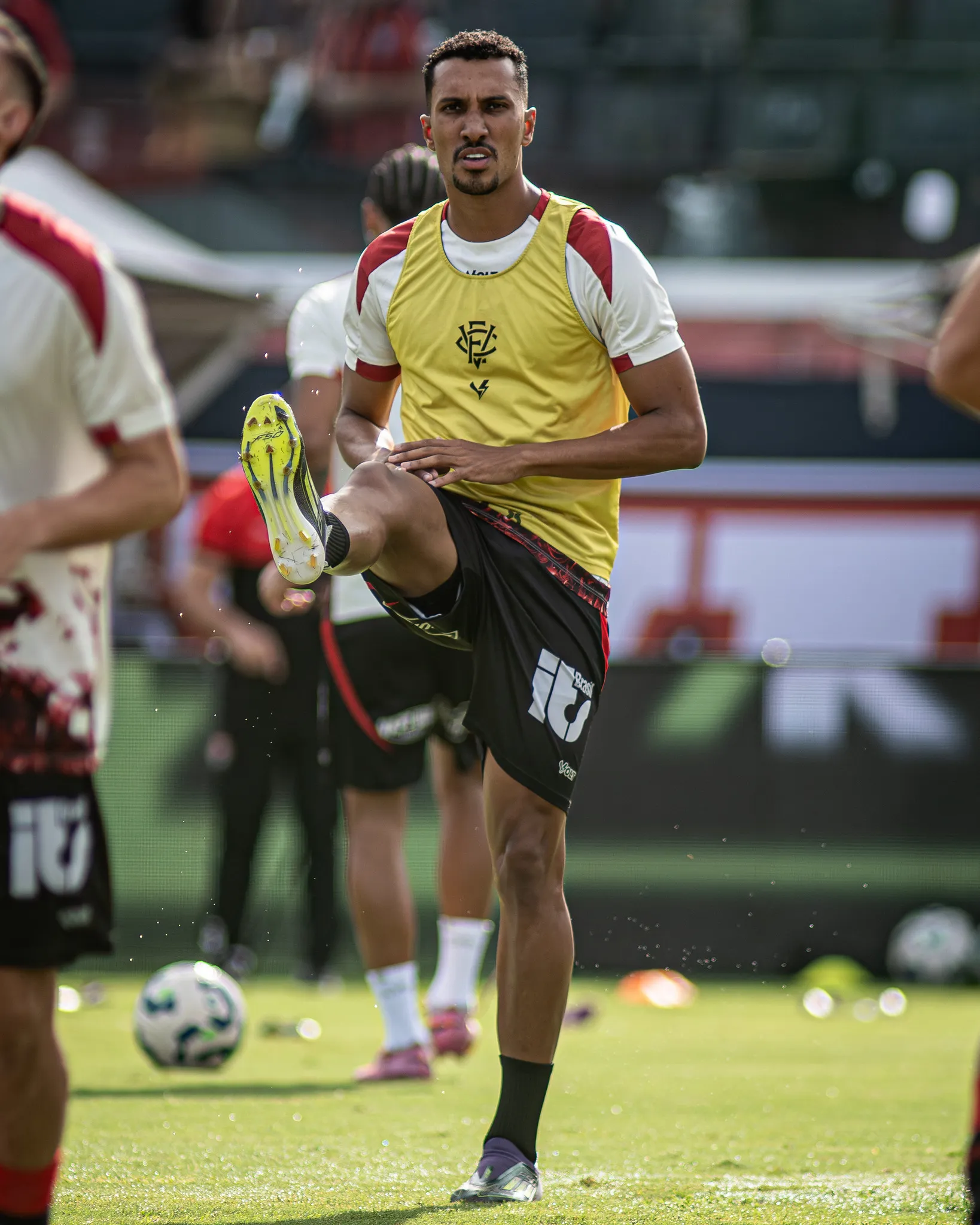 Atacante deve ser negociado pela diretoria rubro-negra