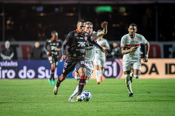 São Paulo venceu o Vitória no primeiro turno por 2 a 0, no Morumbis