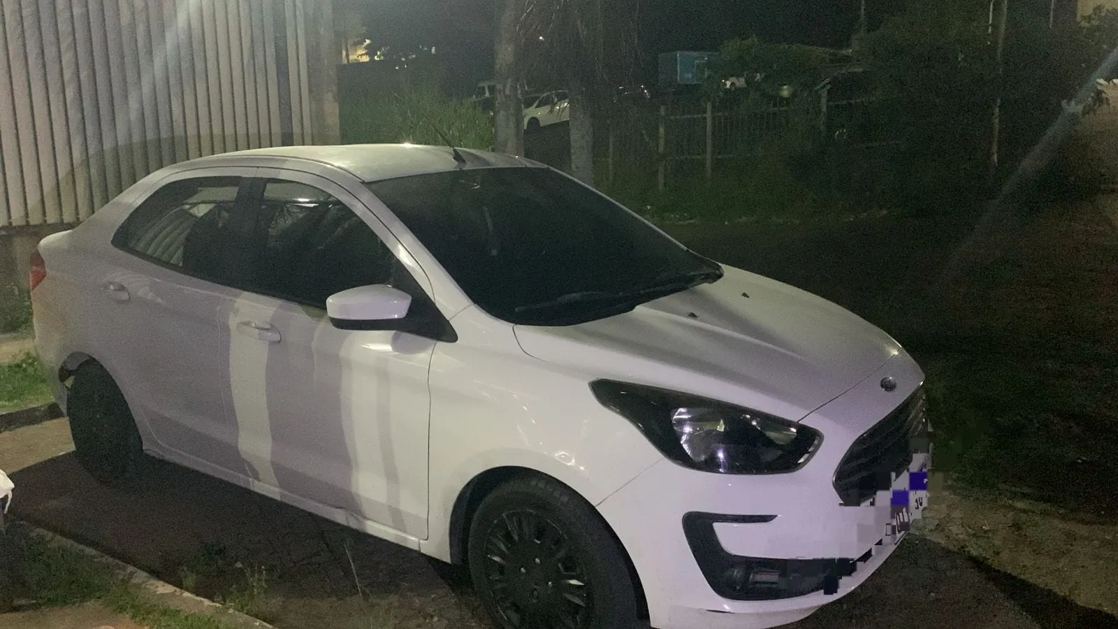 Carro clonado encontrado com o suspeito