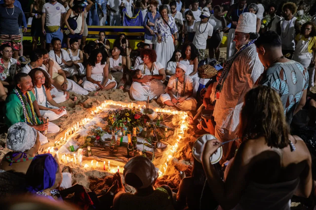 Imagem ilustrativa da imagem Fotos: multidão de fiéis lota festa de Iemanjá em Salvador
