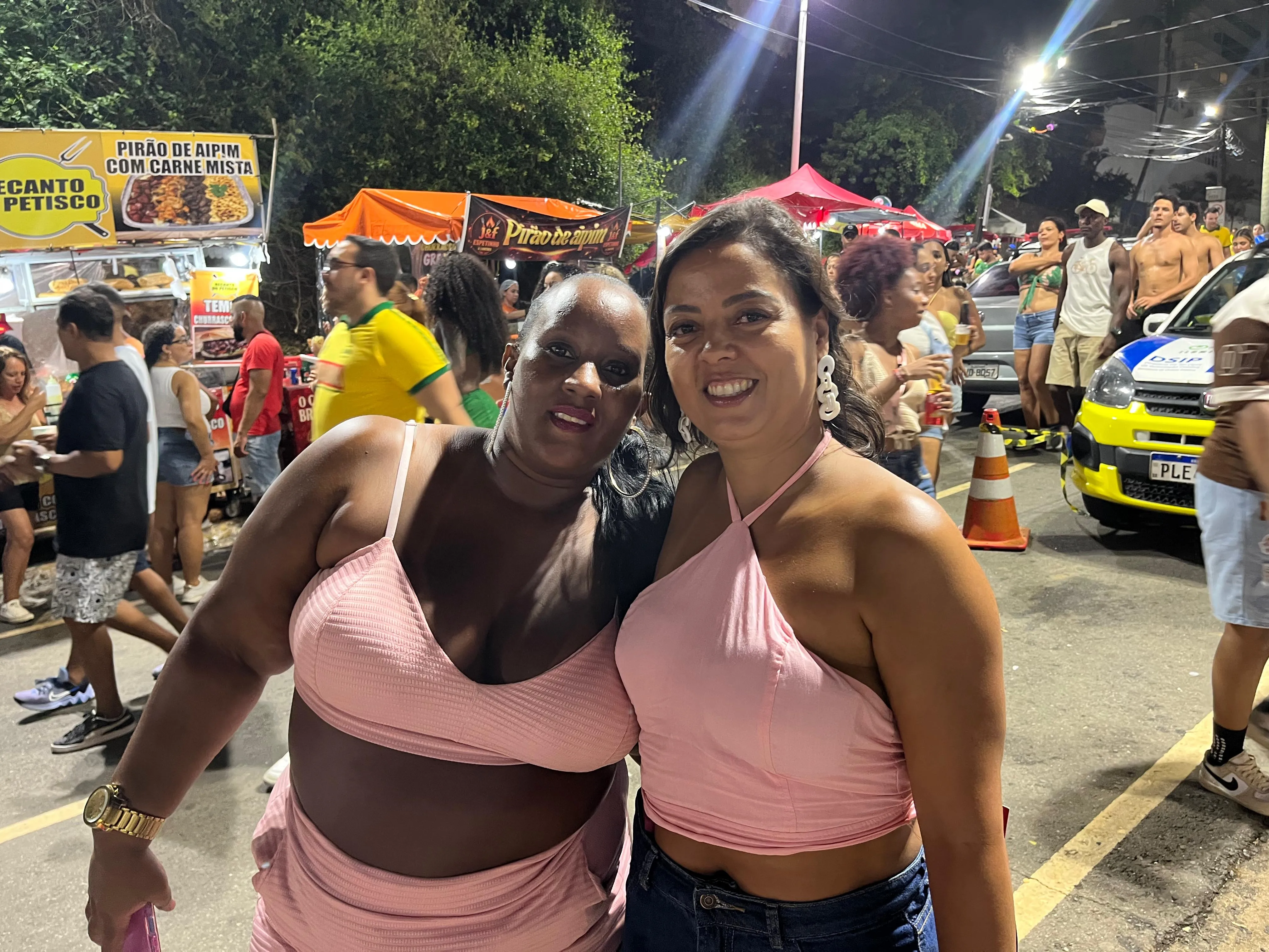 As amigas Gisele e Adriana