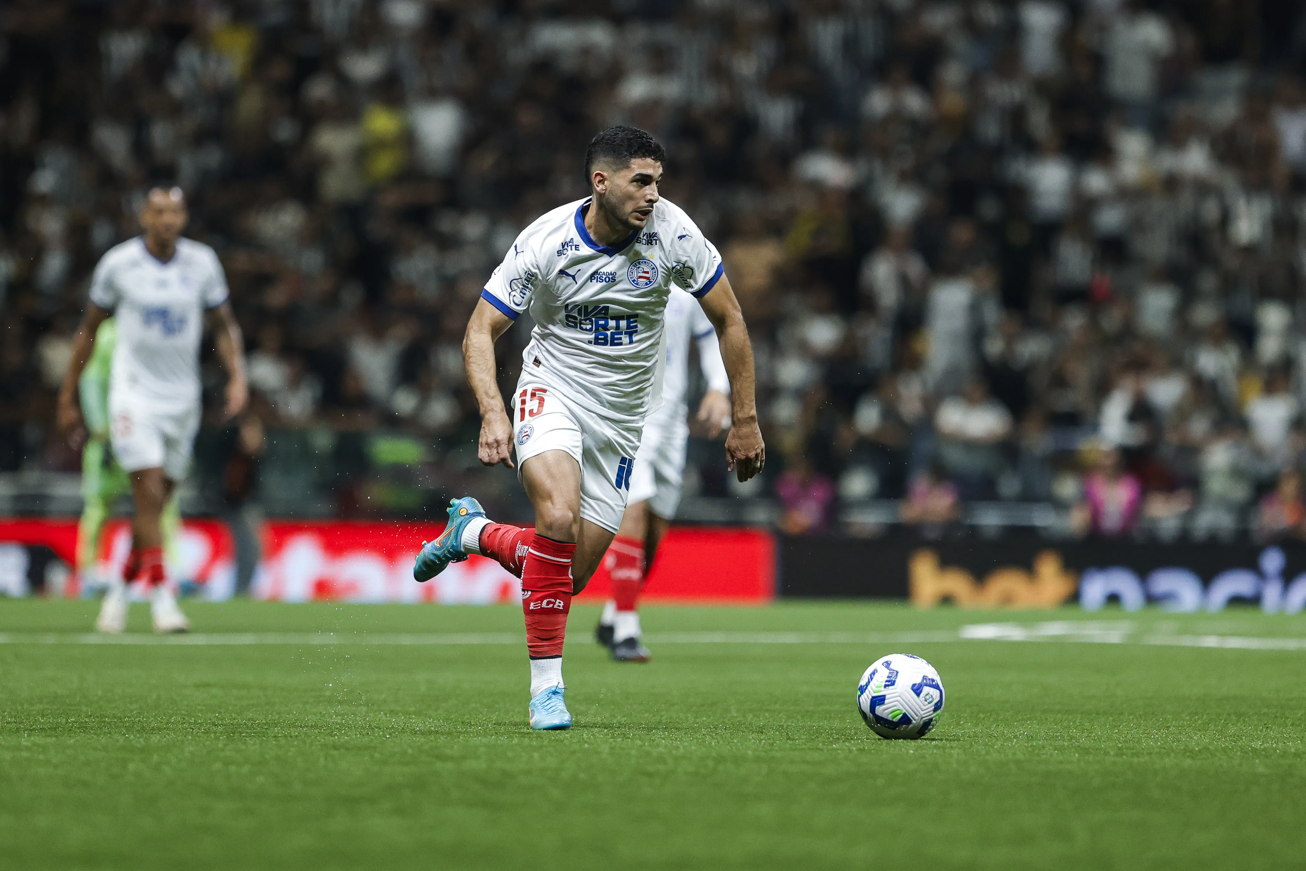 Michel Araújo, meio-campista do Bahia