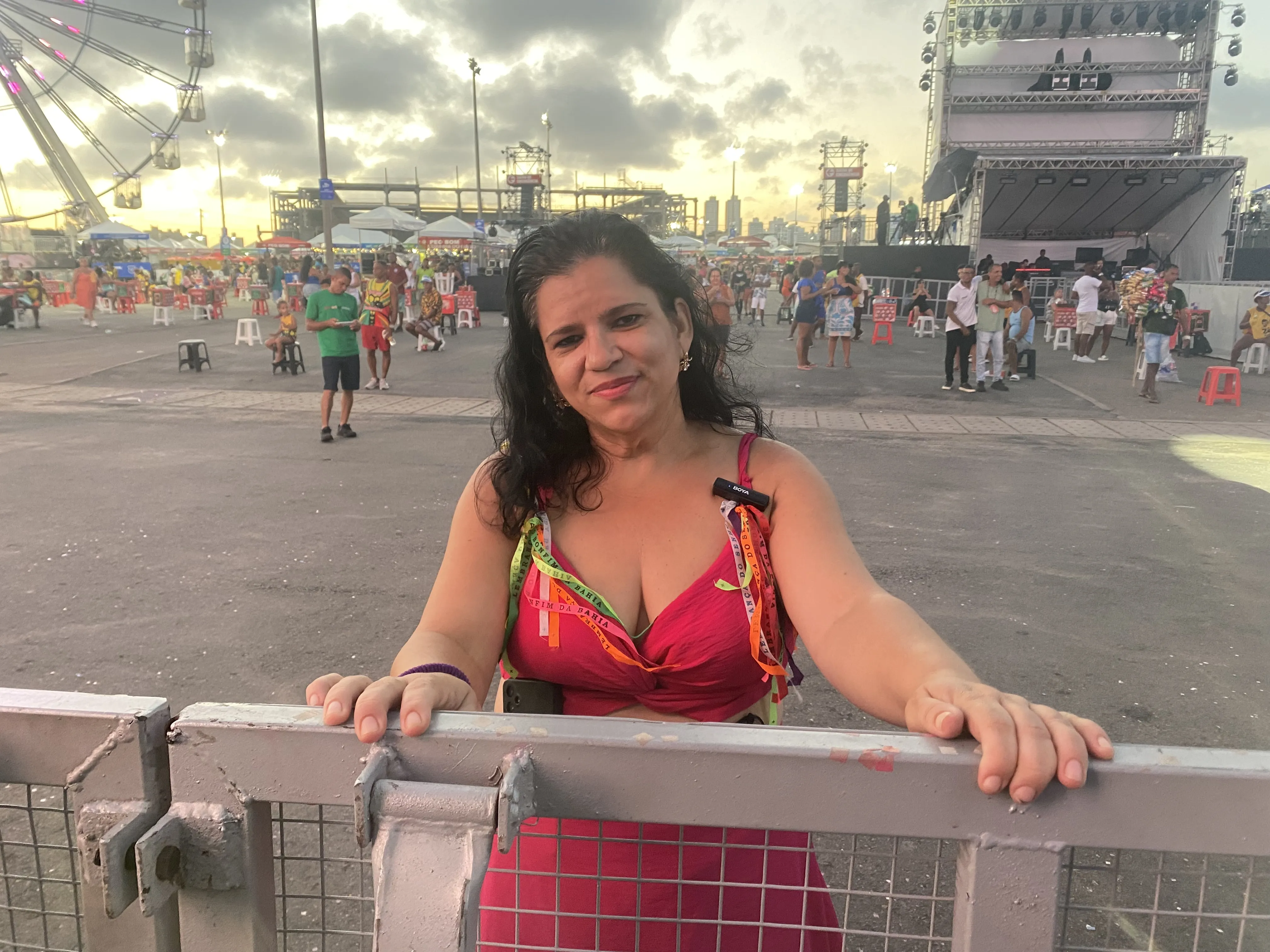 Dalva chegou cedo pra ficar próxima do palco